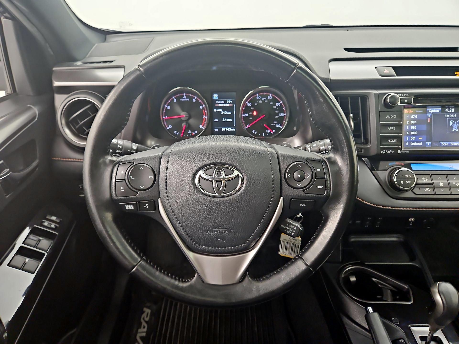 Thumbnail: 2018 Toyota RAV4 - 10