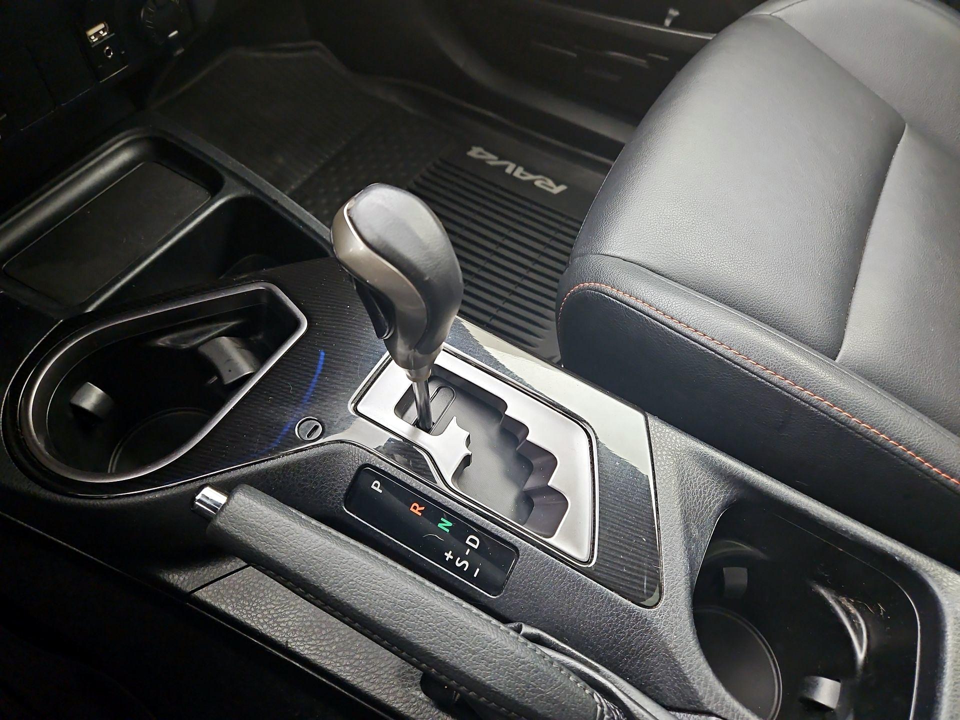 Thumbnail: 2018 Toyota RAV4 - 17