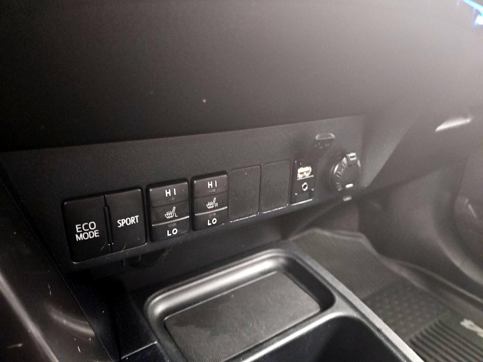 Thumbnail: 2018 Toyota RAV4 - 18