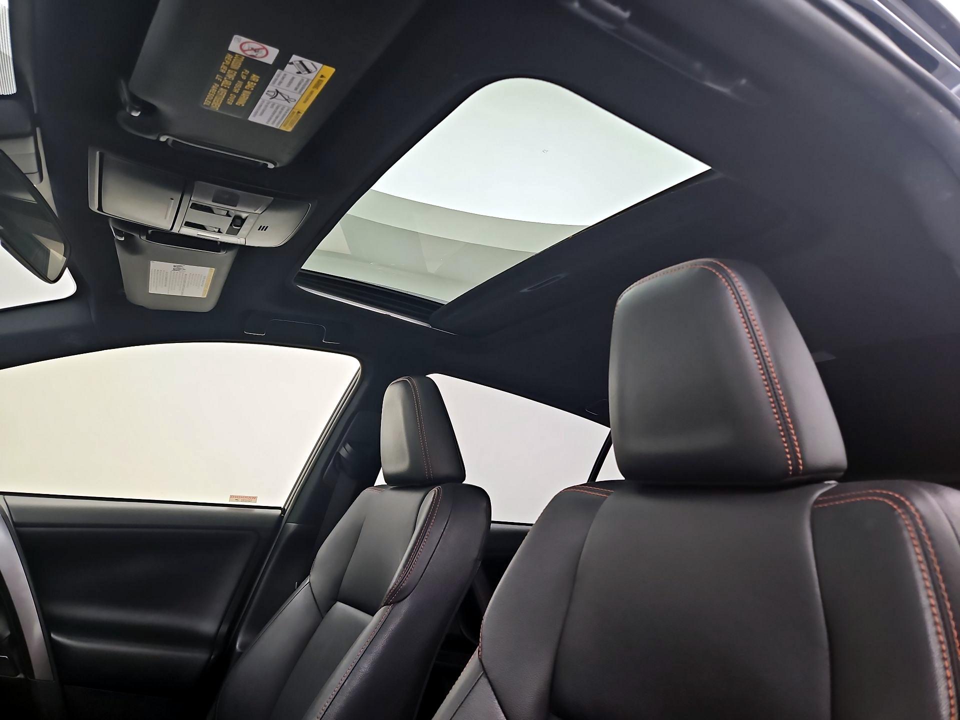Thumbnail: 2018 Toyota RAV4 - 19