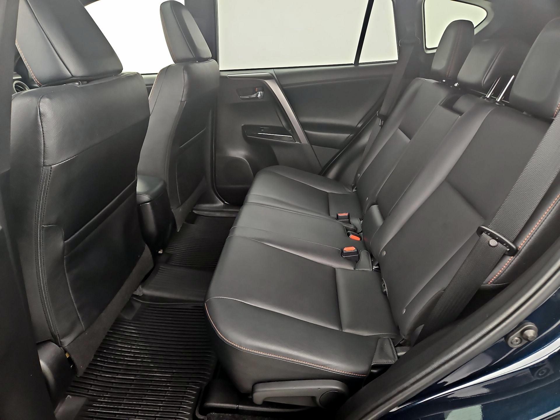 Thumbnail: 2018 Toyota RAV4 - 20