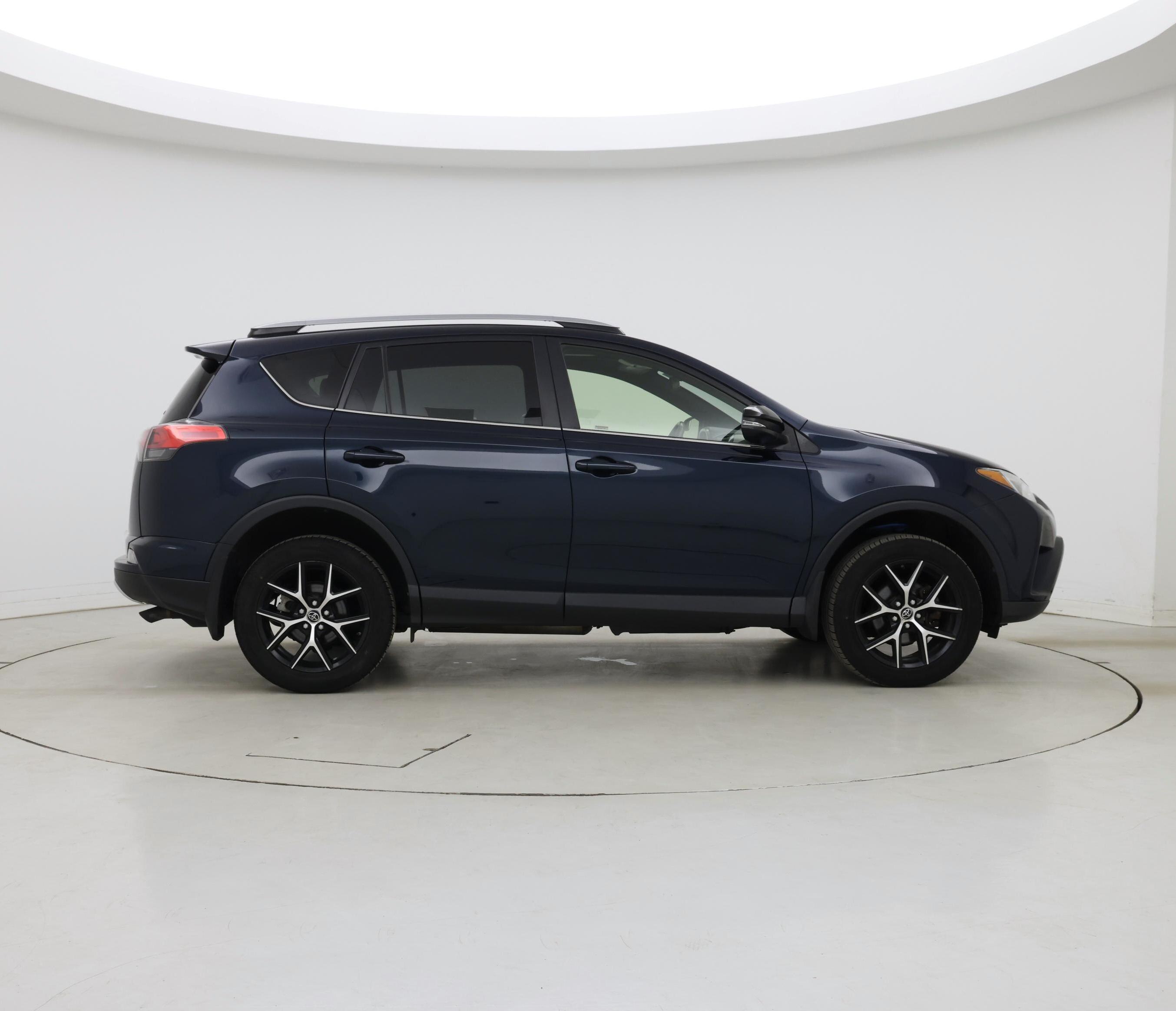 Thumbnail: 2018 Toyota RAV4 - 7