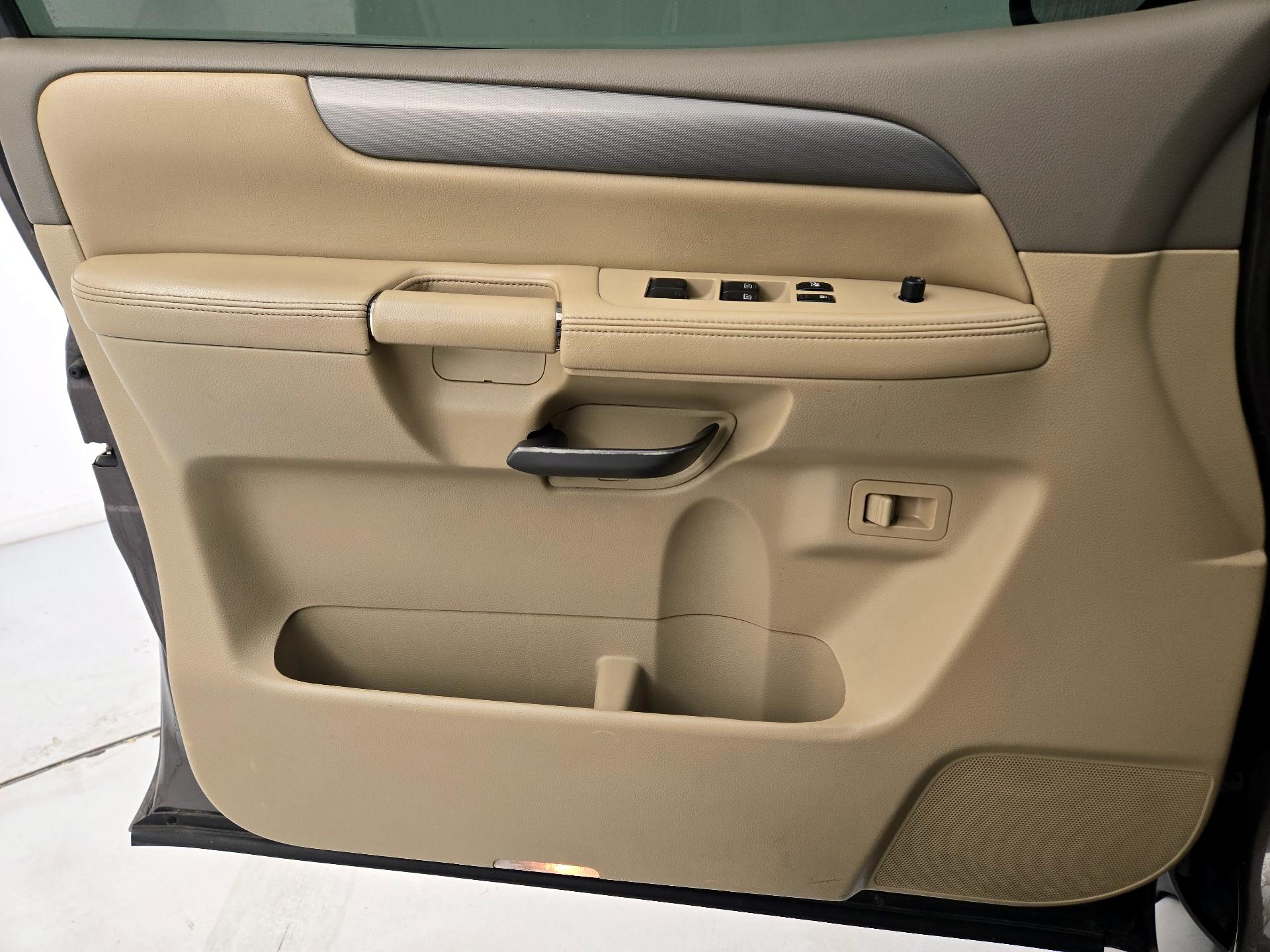 Thumbnail: 2013 Nissan Armada - 12