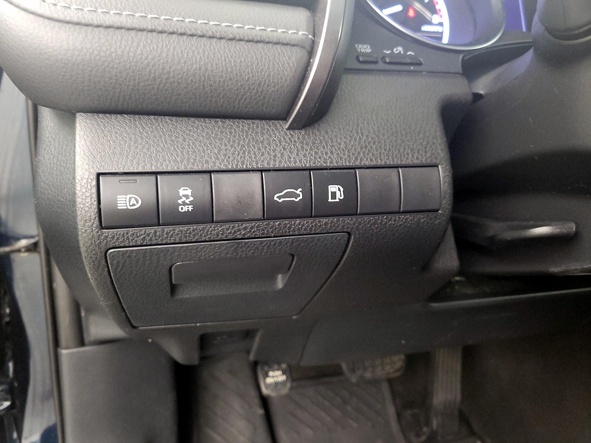 Thumbnail: 2018 Toyota Camry - 13