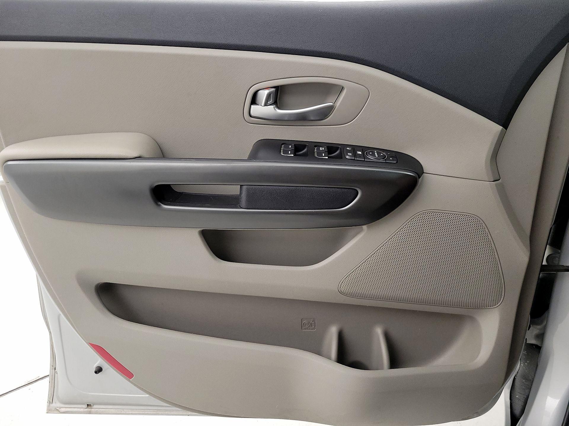Thumbnail: 2020 Kia Sedona - 12