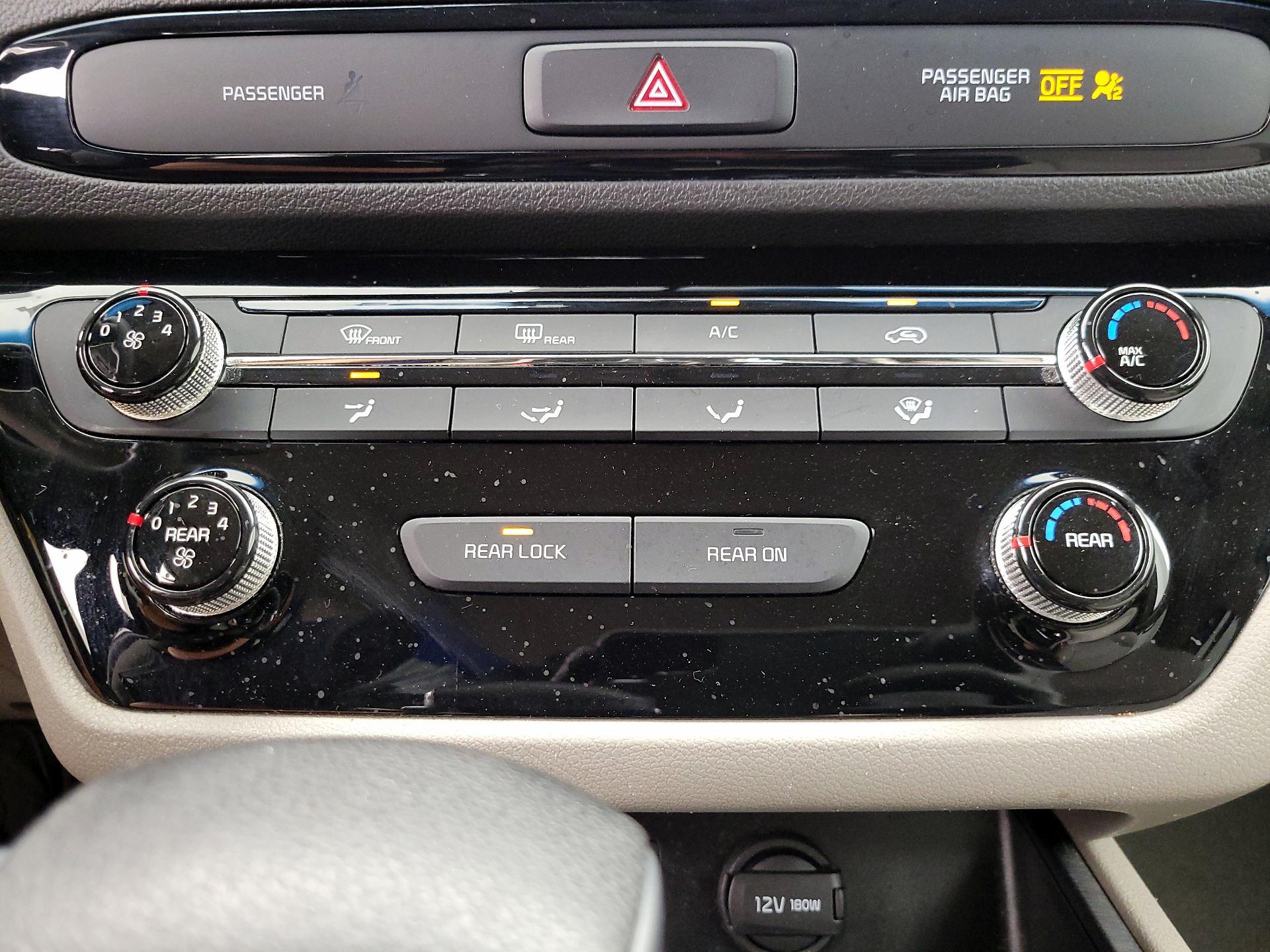 Thumbnail: 2020 Kia Sedona - 16