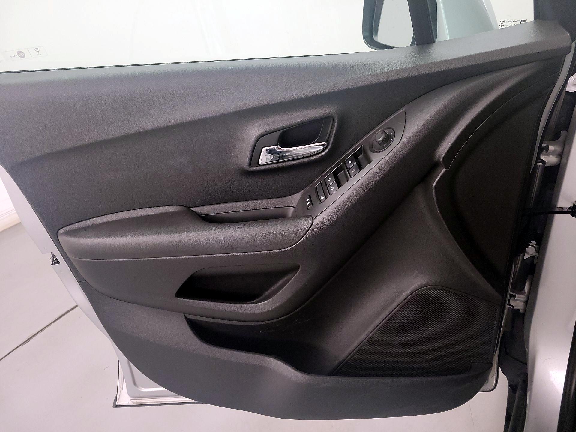 Thumbnail: 2018 Chevrolet Trax - 12