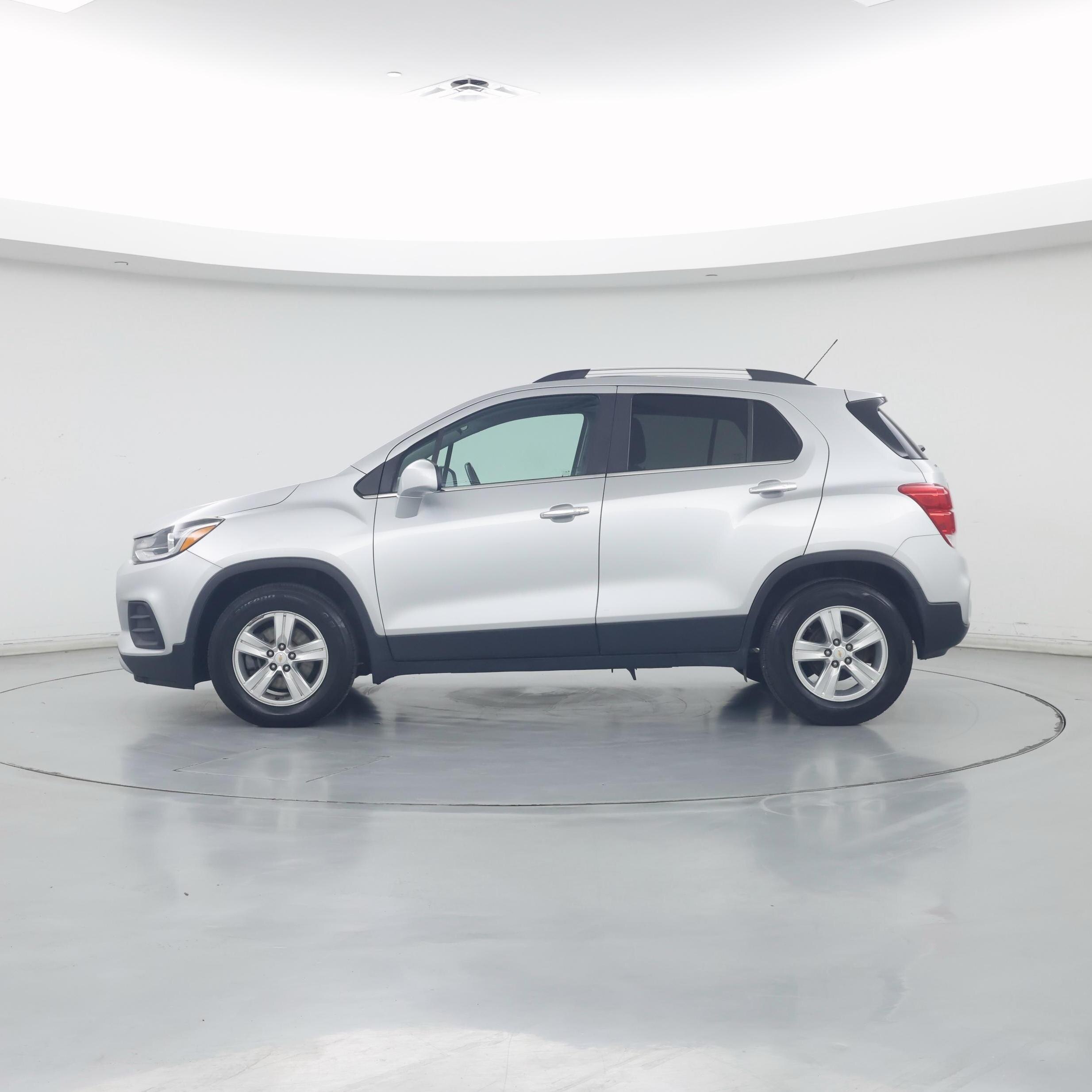 Thumbnail: 2018 Chevrolet Trax - 3