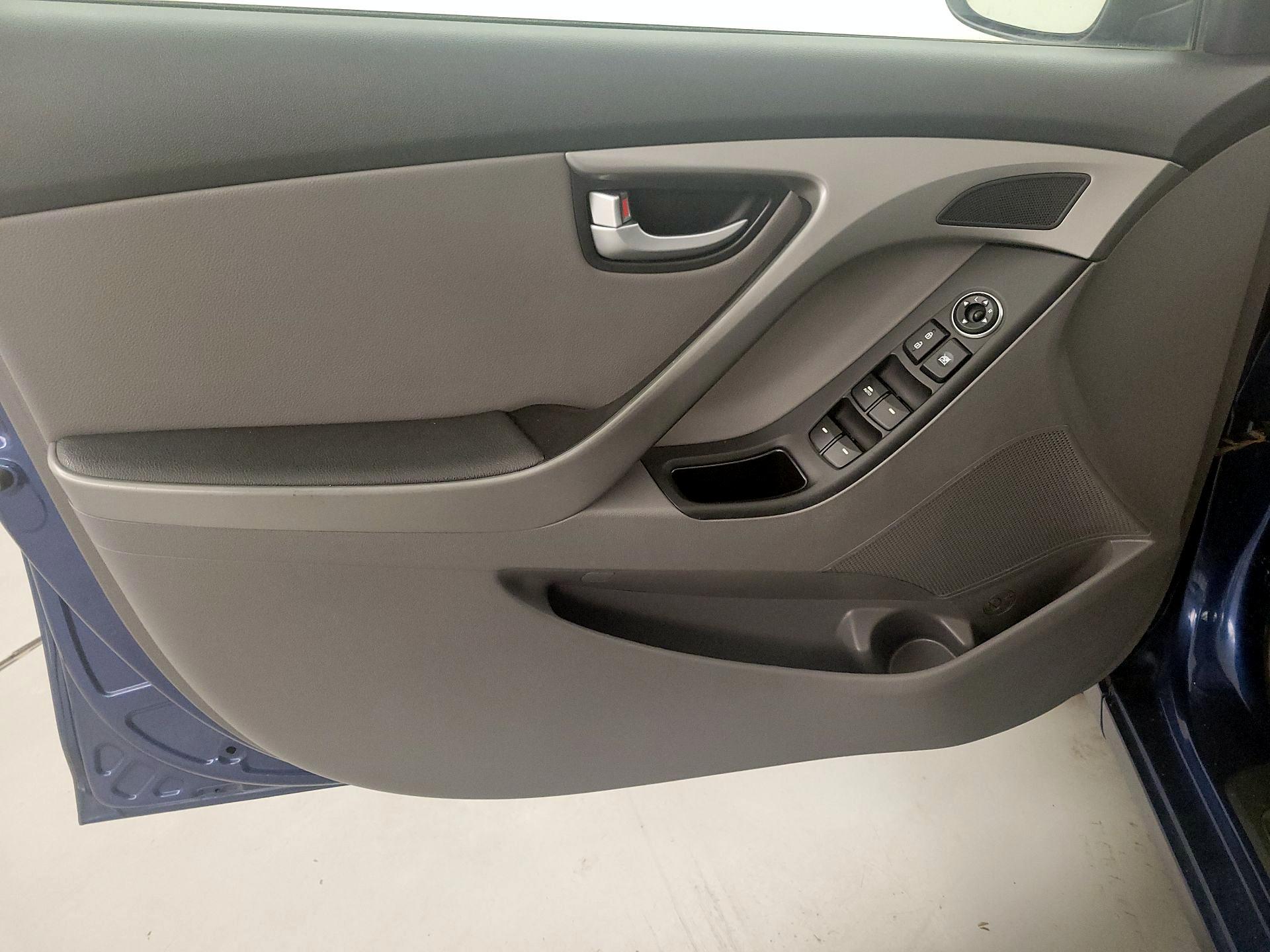 Thumbnail: 2016 Hyundai Elantra - 12