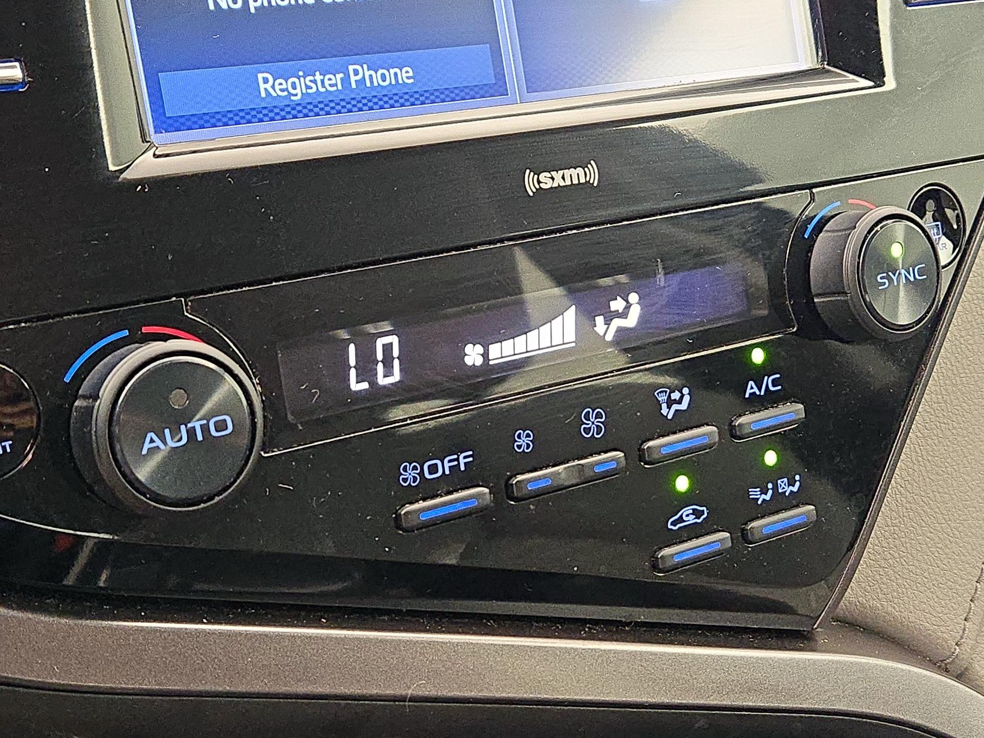 Thumbnail: 2020 Toyota Camry - 17