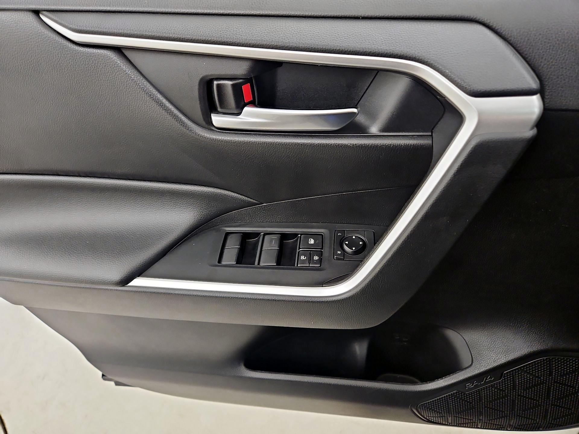 Thumbnail: 2021 Toyota RAV4 - 12