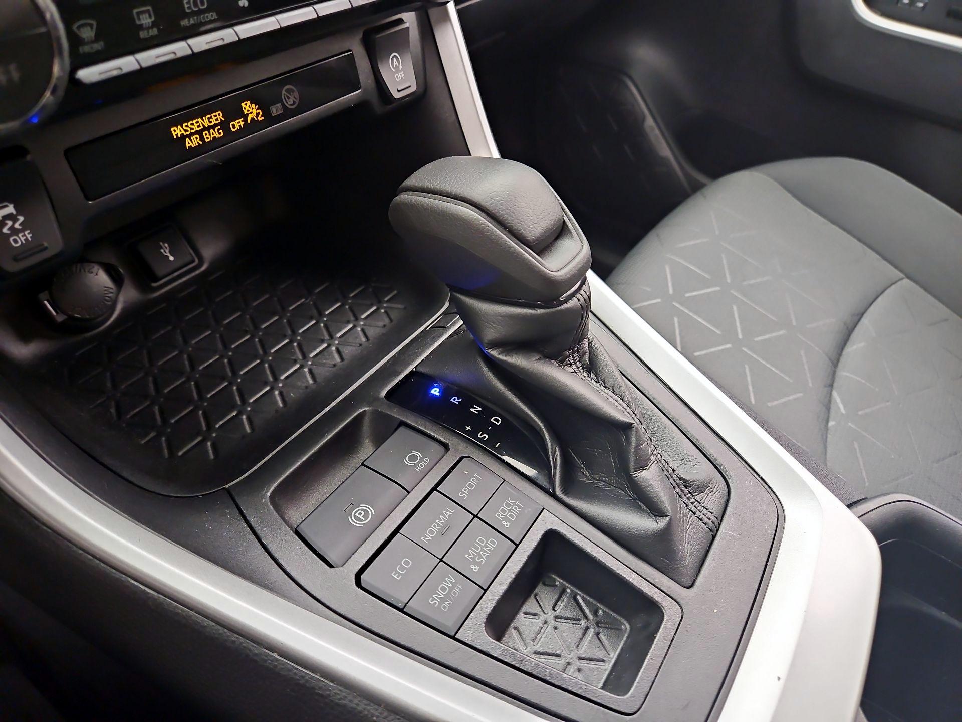 Thumbnail: 2021 Toyota RAV4 - 17