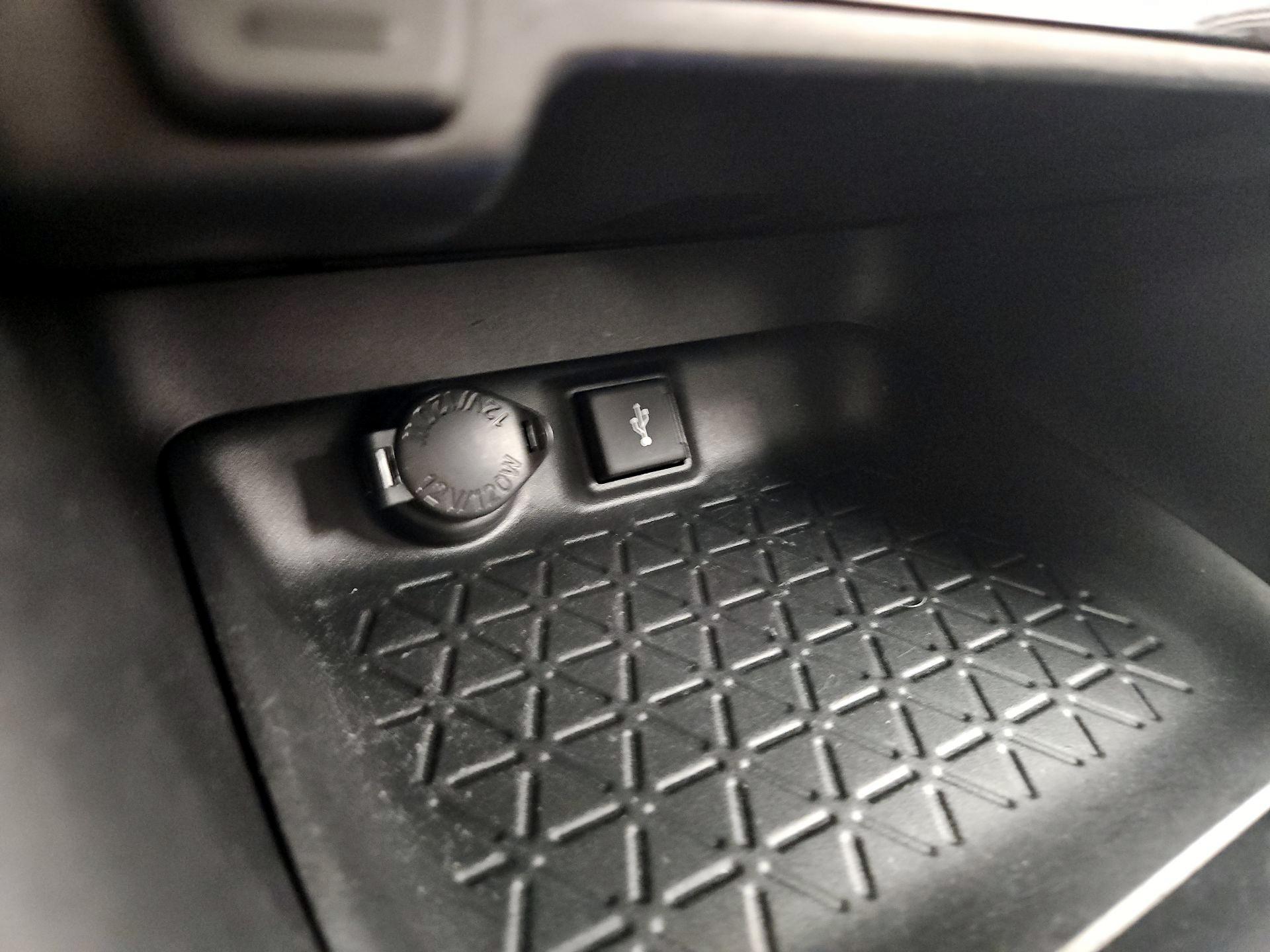 Thumbnail: 2021 Toyota RAV4 - 18
