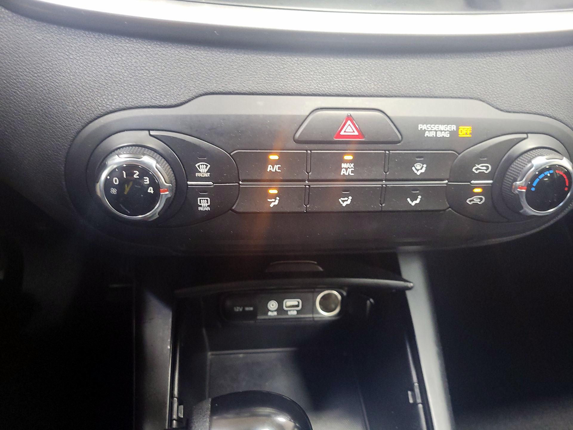 Thumbnail: 2016 Kia Sorento - 15