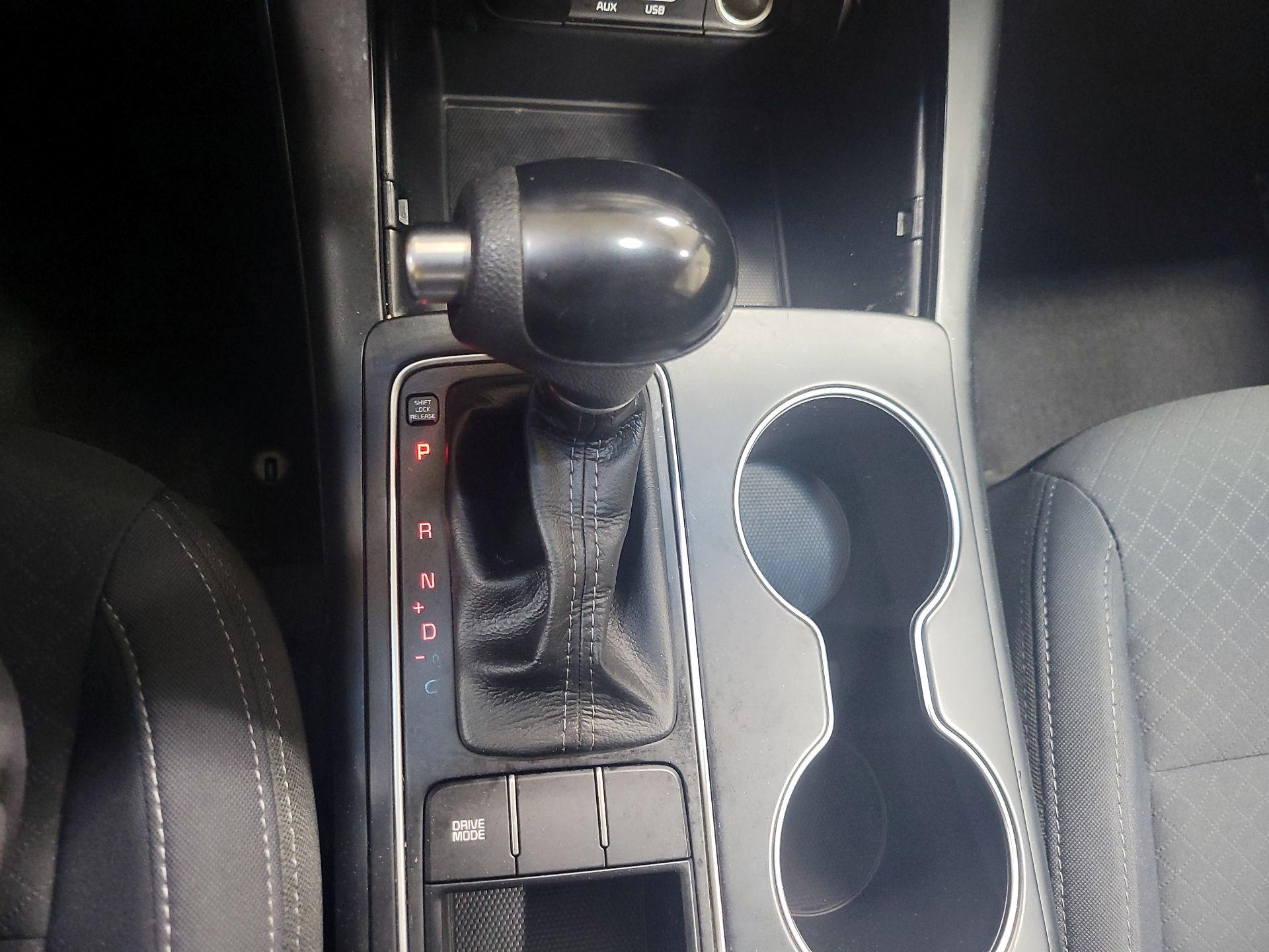Thumbnail: 2016 Kia Sorento - 16
