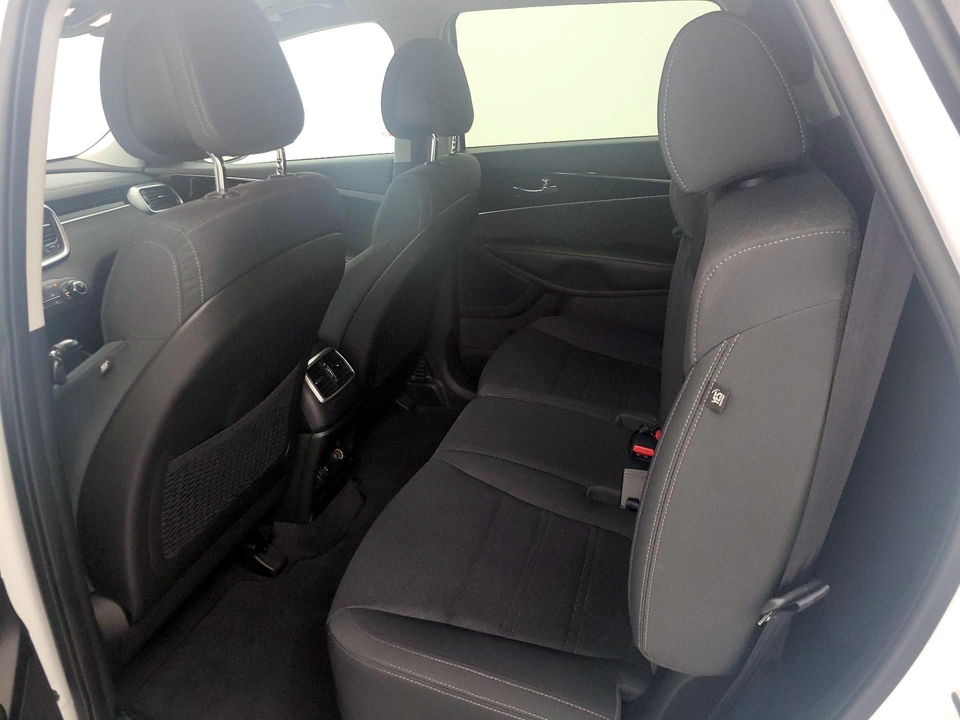 Thumbnail: 2016 Kia Sorento - 18