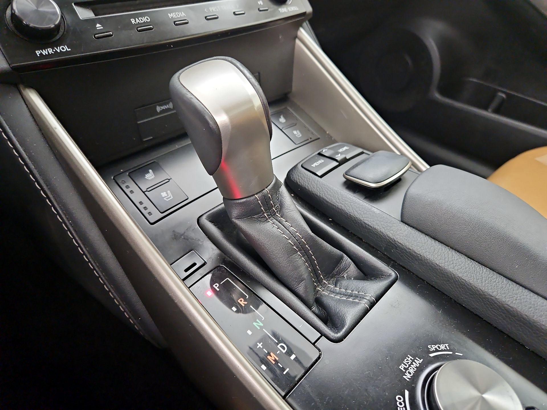 Thumbnail: 2014 Lexus IS - 18