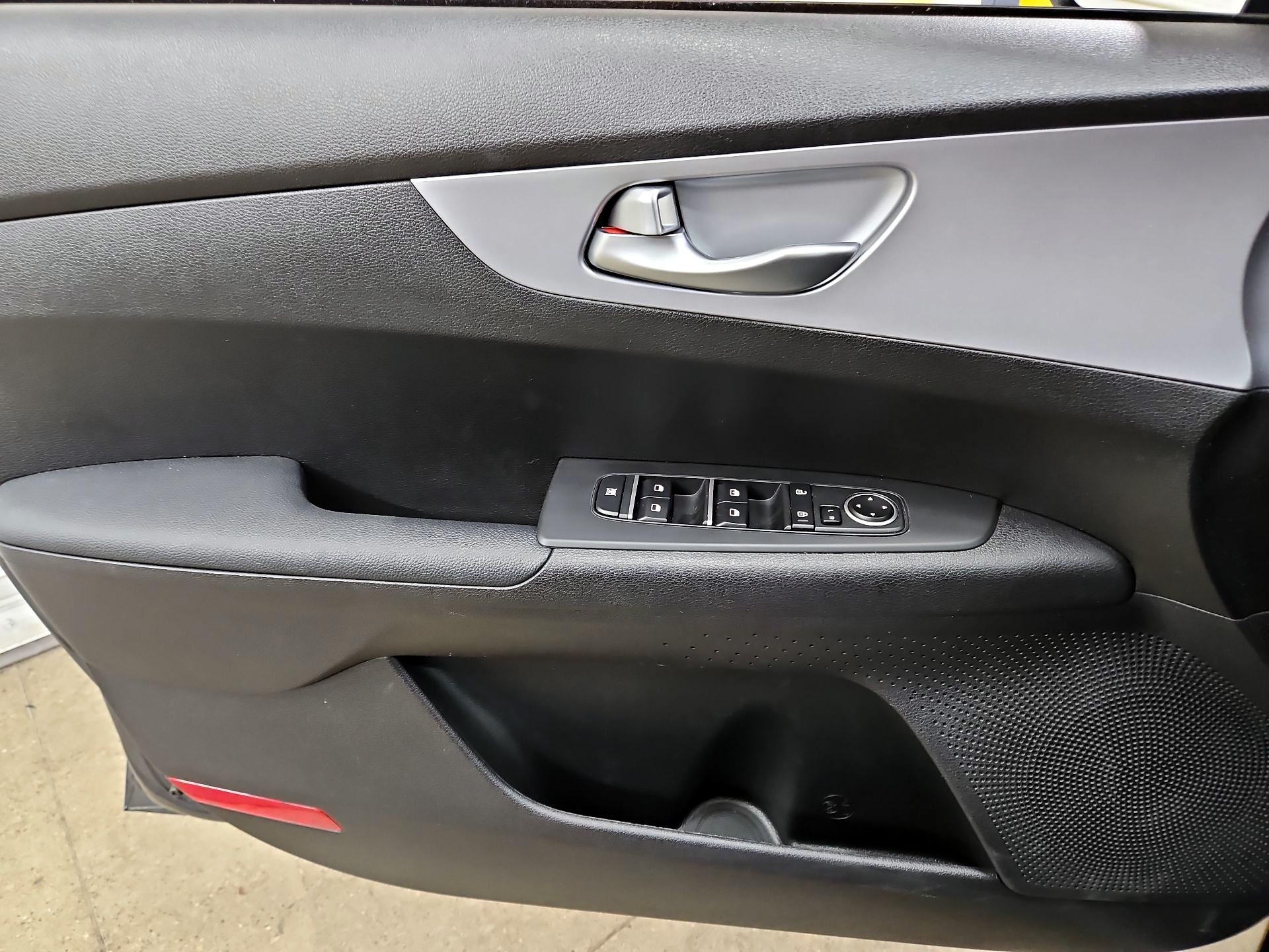 Thumbnail: 2023 Kia Forte - 12