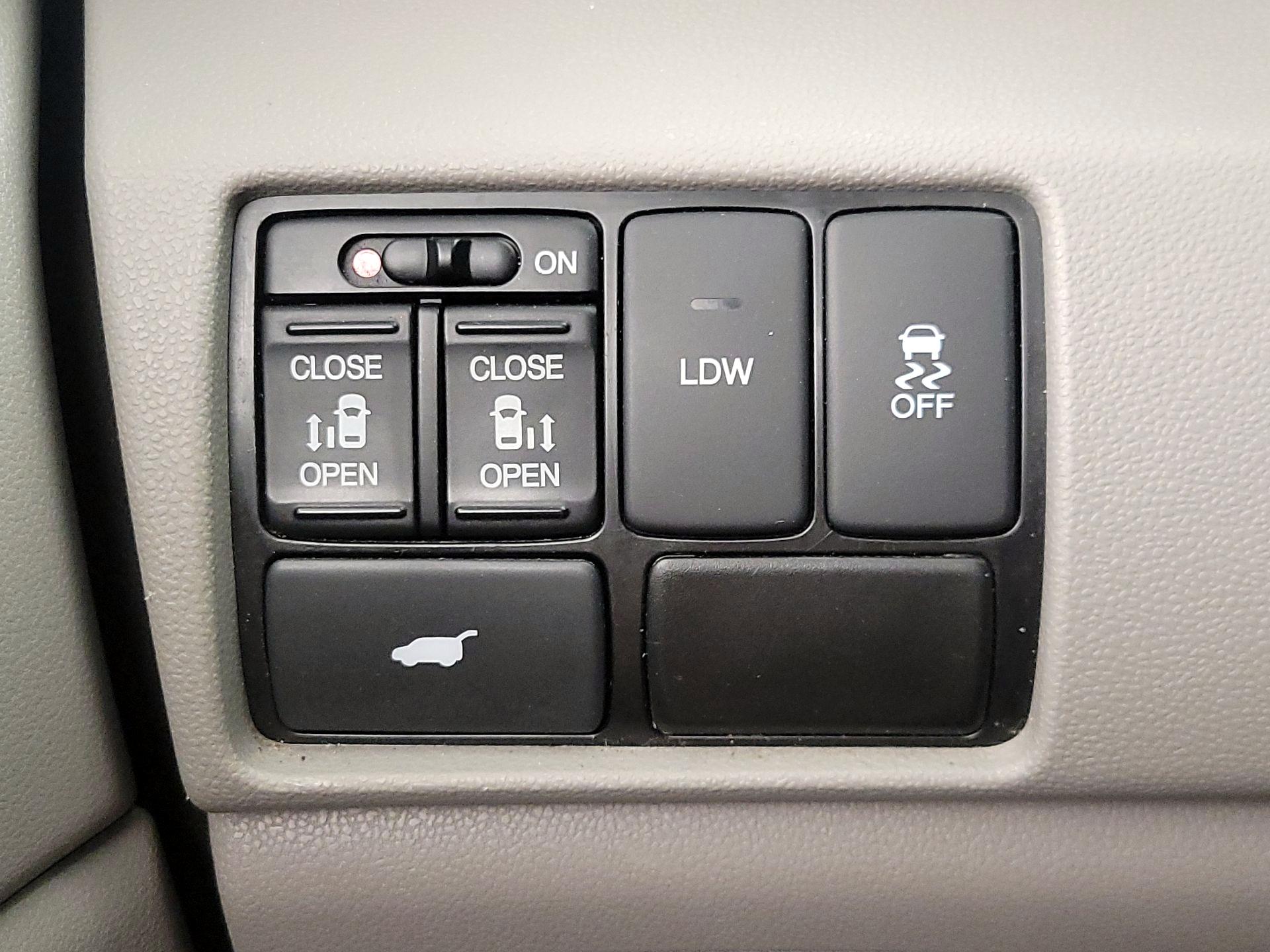 Thumbnail: 2016 Honda Odyssey - 13