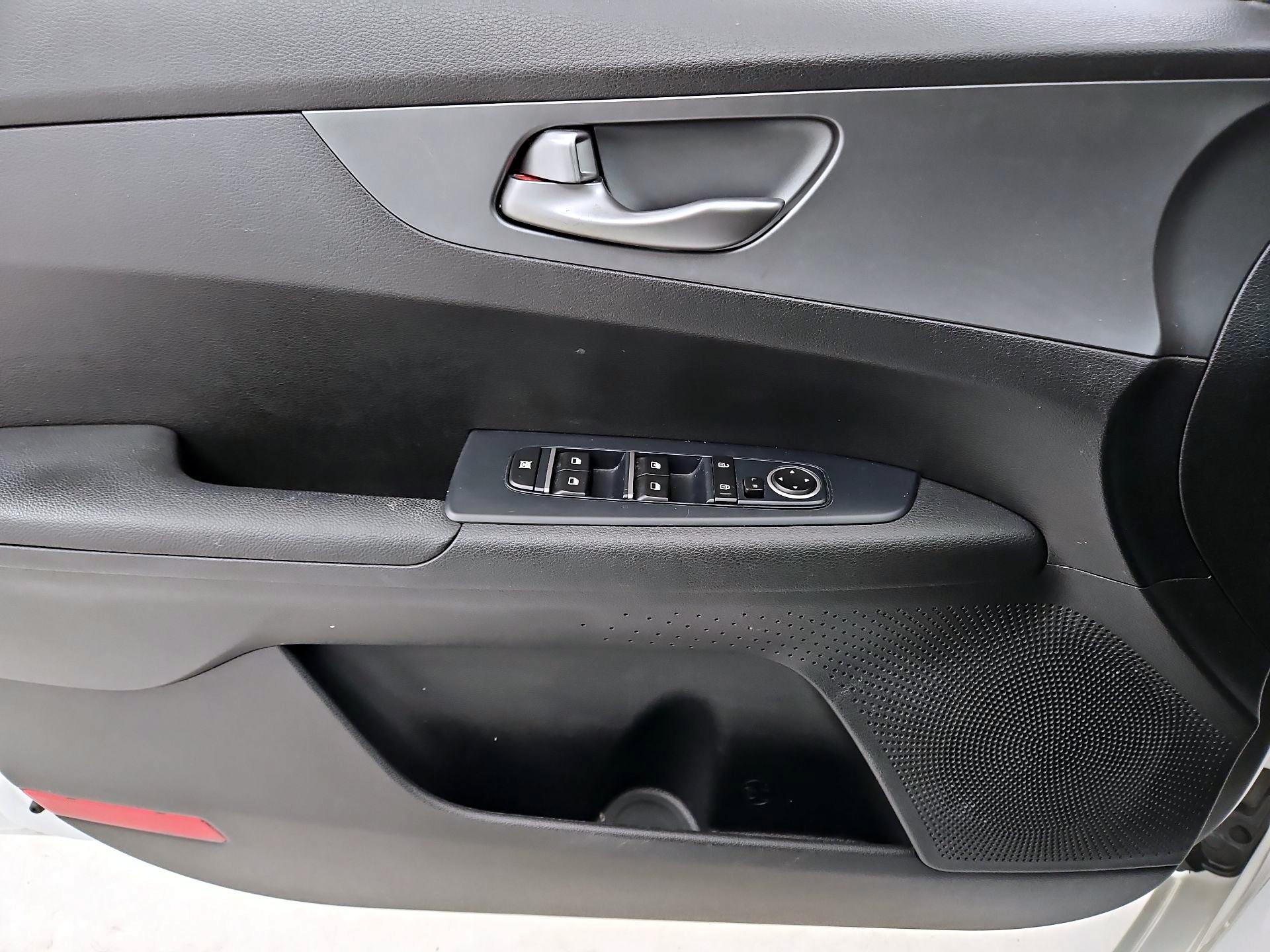 Thumbnail: 2021 Kia Forte - 12