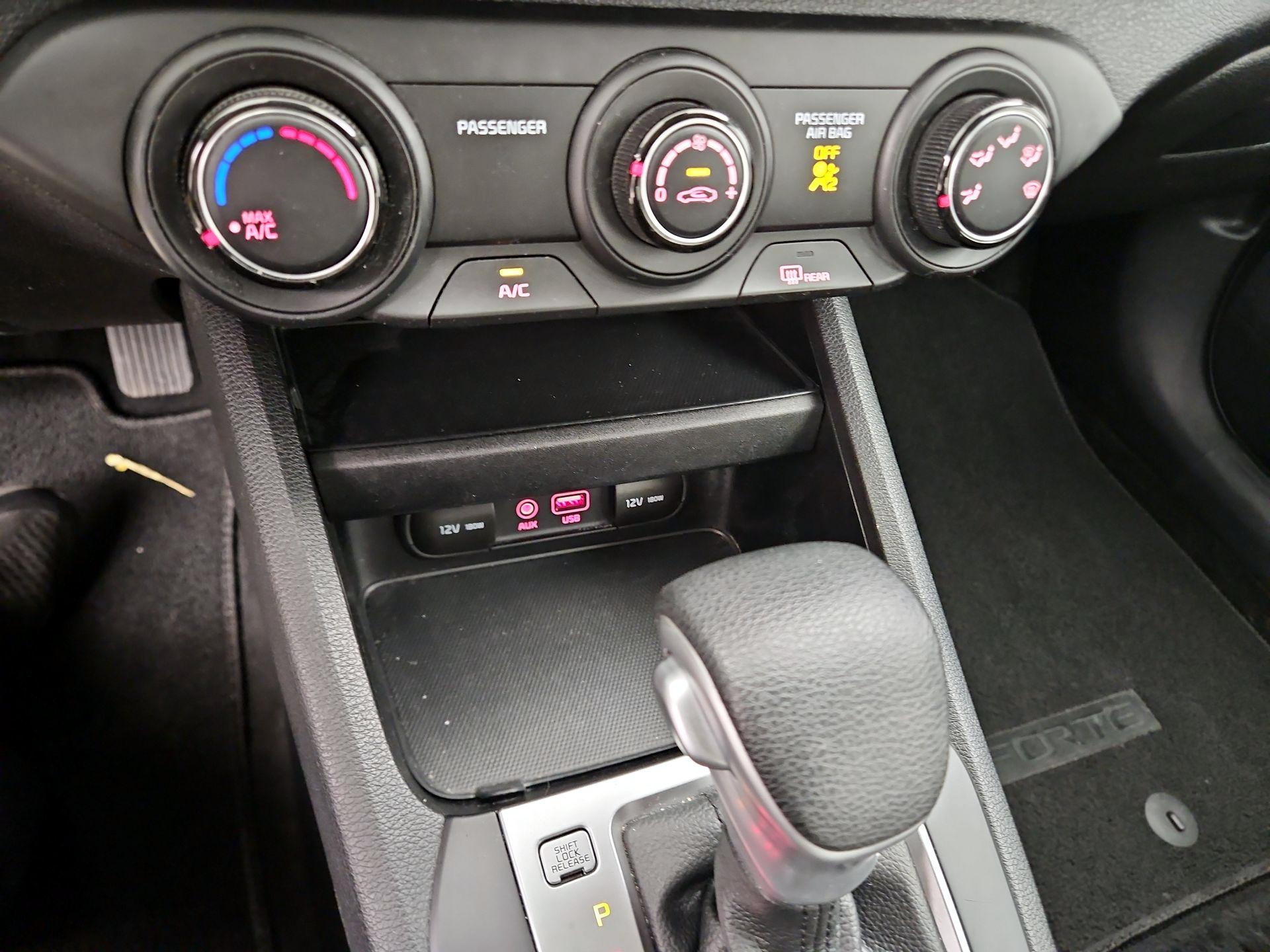 Thumbnail: 2021 Kia Forte - 16