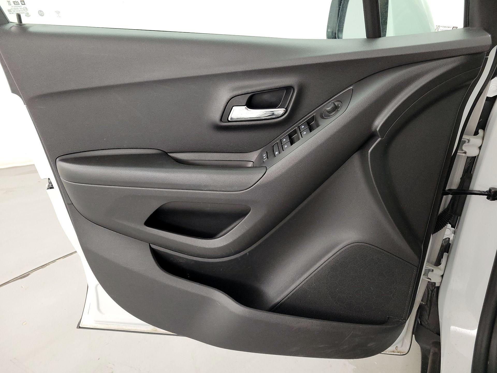 Thumbnail: 2021 Chevrolet Trax - 12