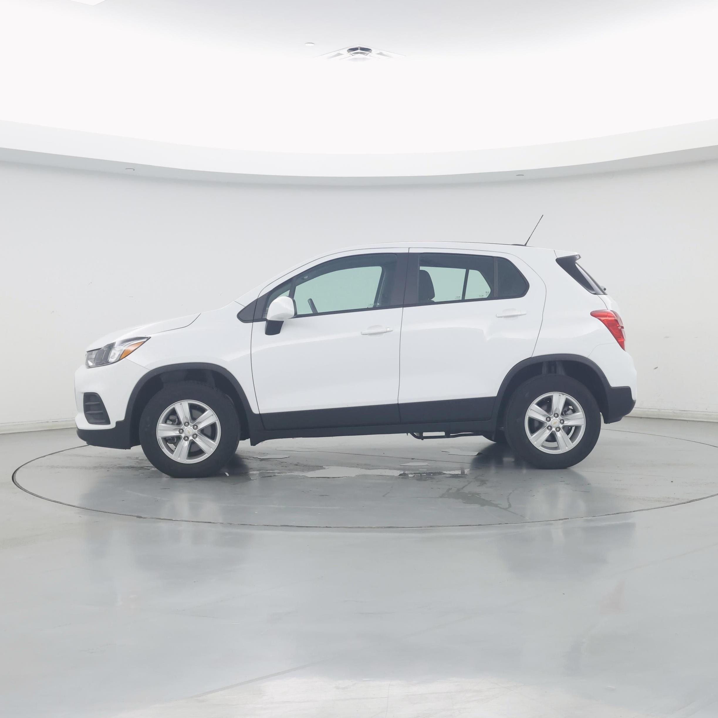 Thumbnail: 2021 Chevrolet Trax - 3