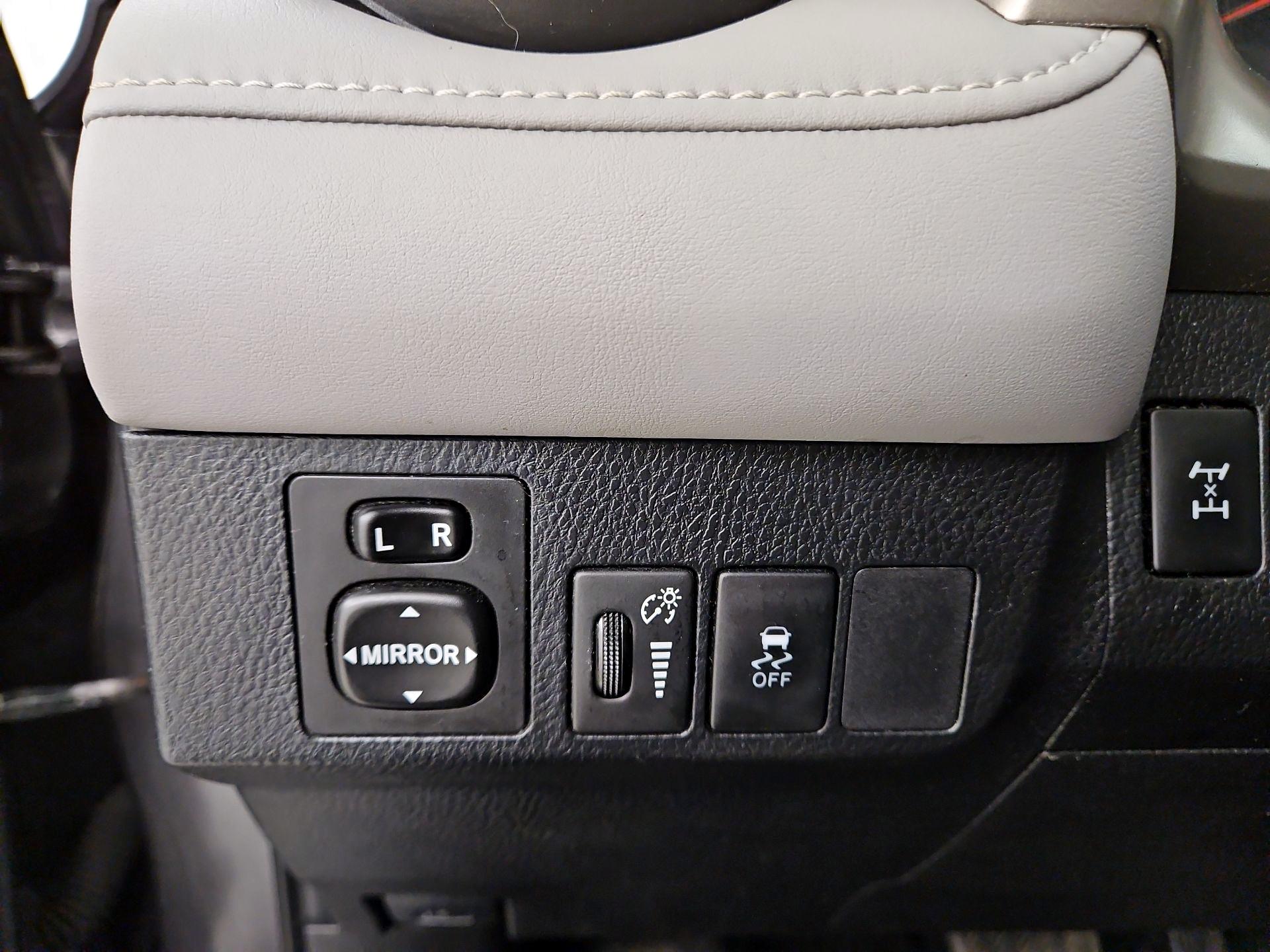Thumbnail: 2014 Toyota RAV4 - 13