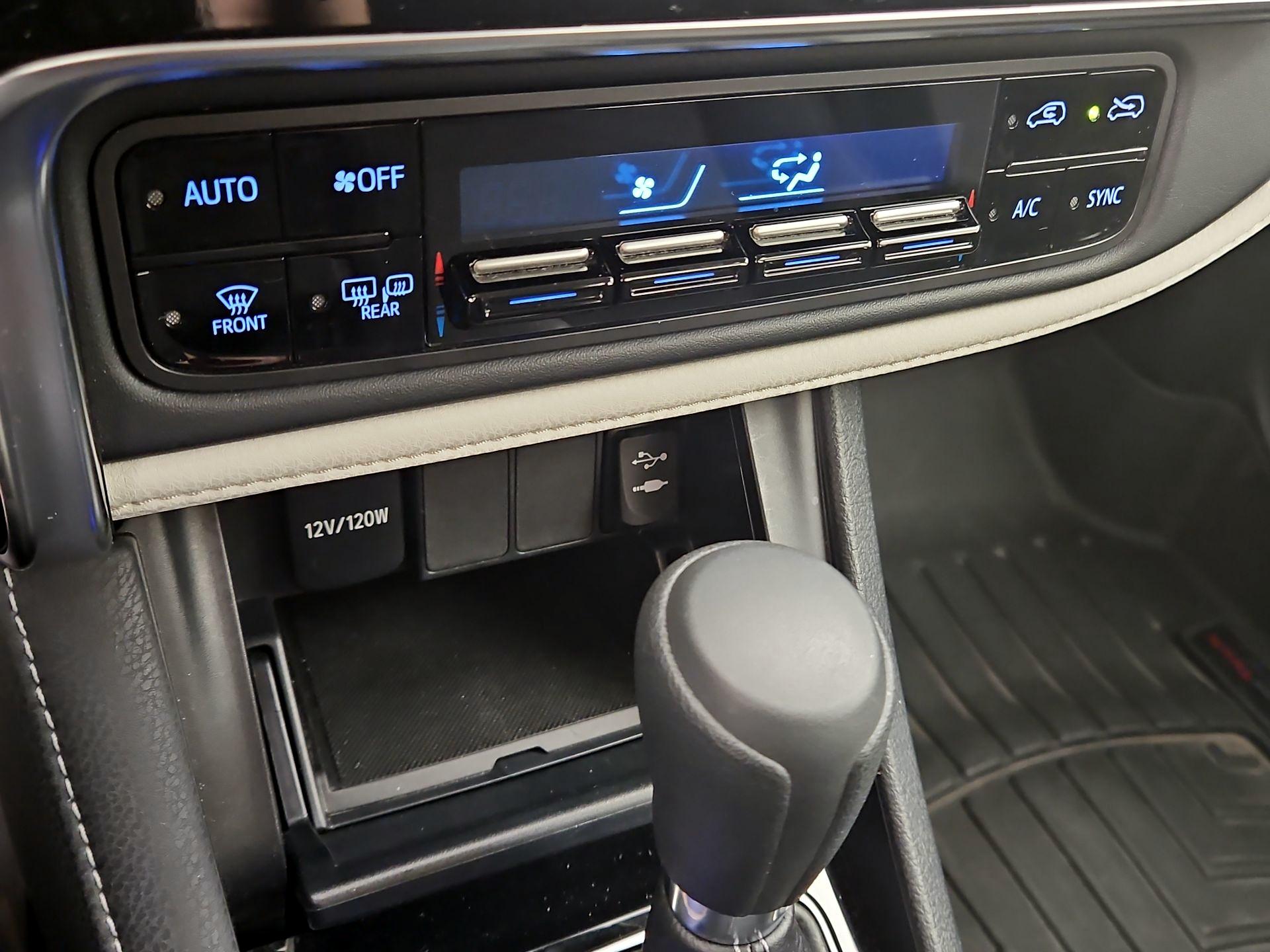 Thumbnail: 2018 Toyota Corolla iM - 16