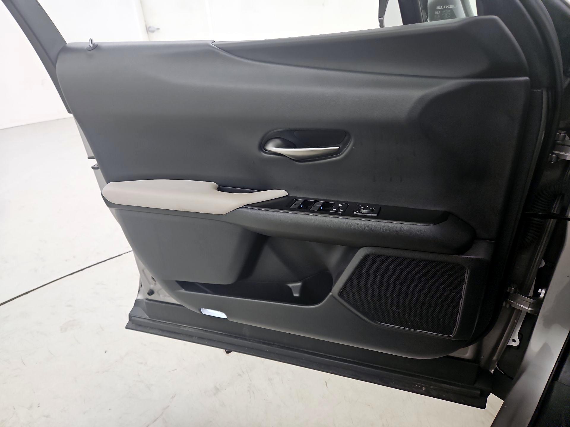 Thumbnail: 2019 Lexus UX - 12