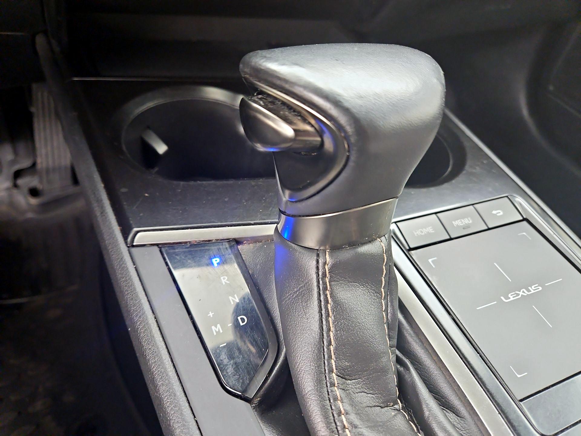 Thumbnail: 2019 Lexus UX - 17