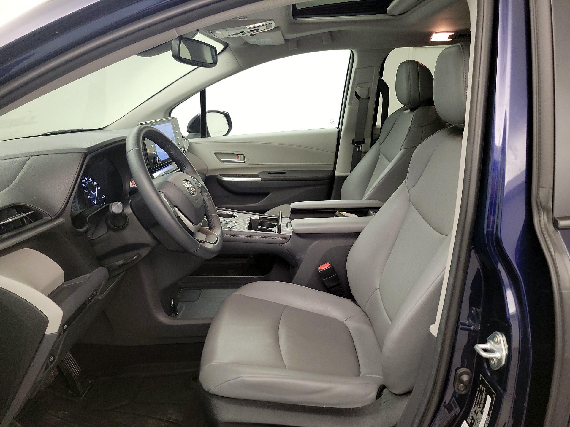 Thumbnail: 2022 Toyota Sienna - 11