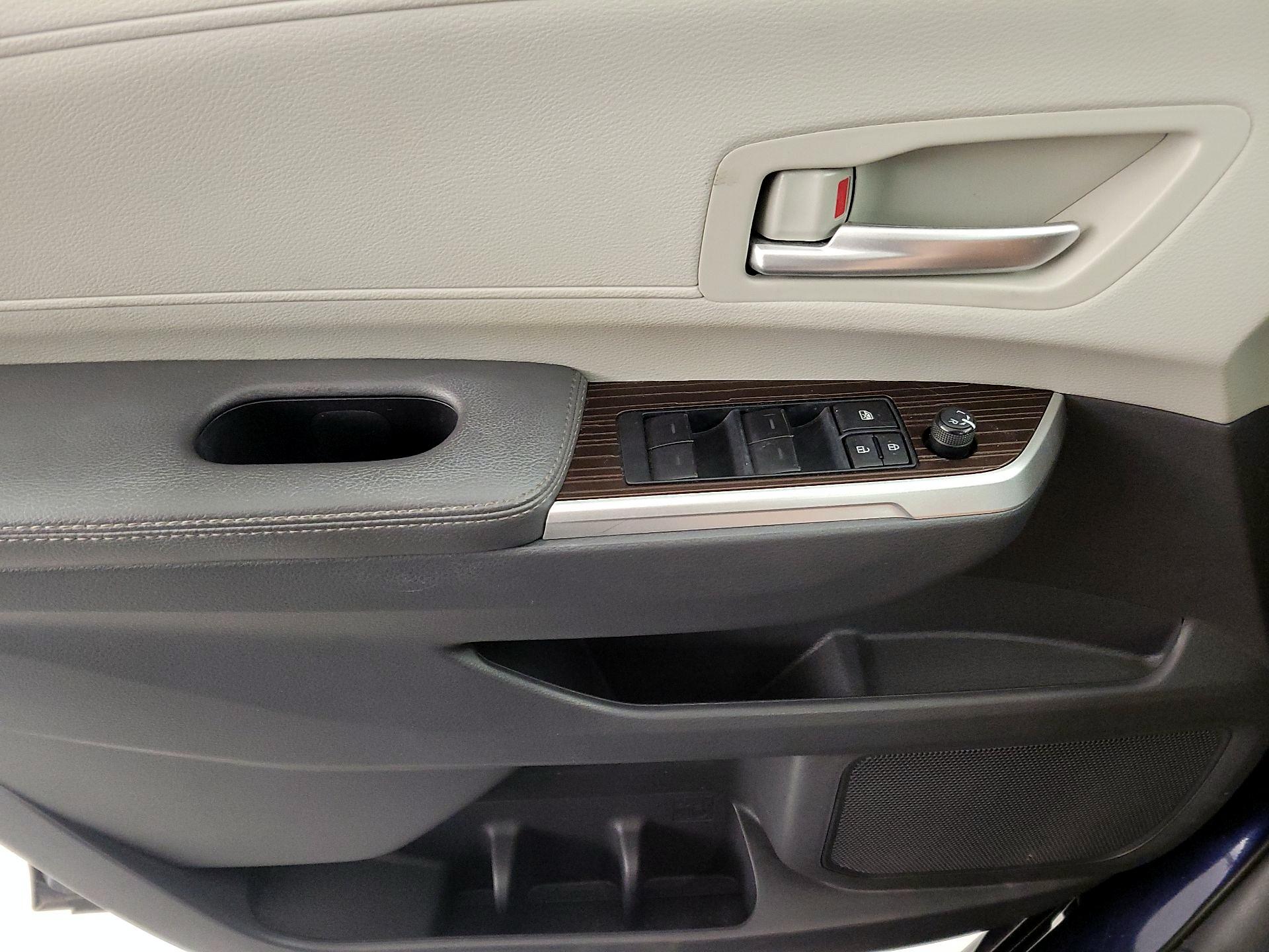 Thumbnail: 2022 Toyota Sienna - 12