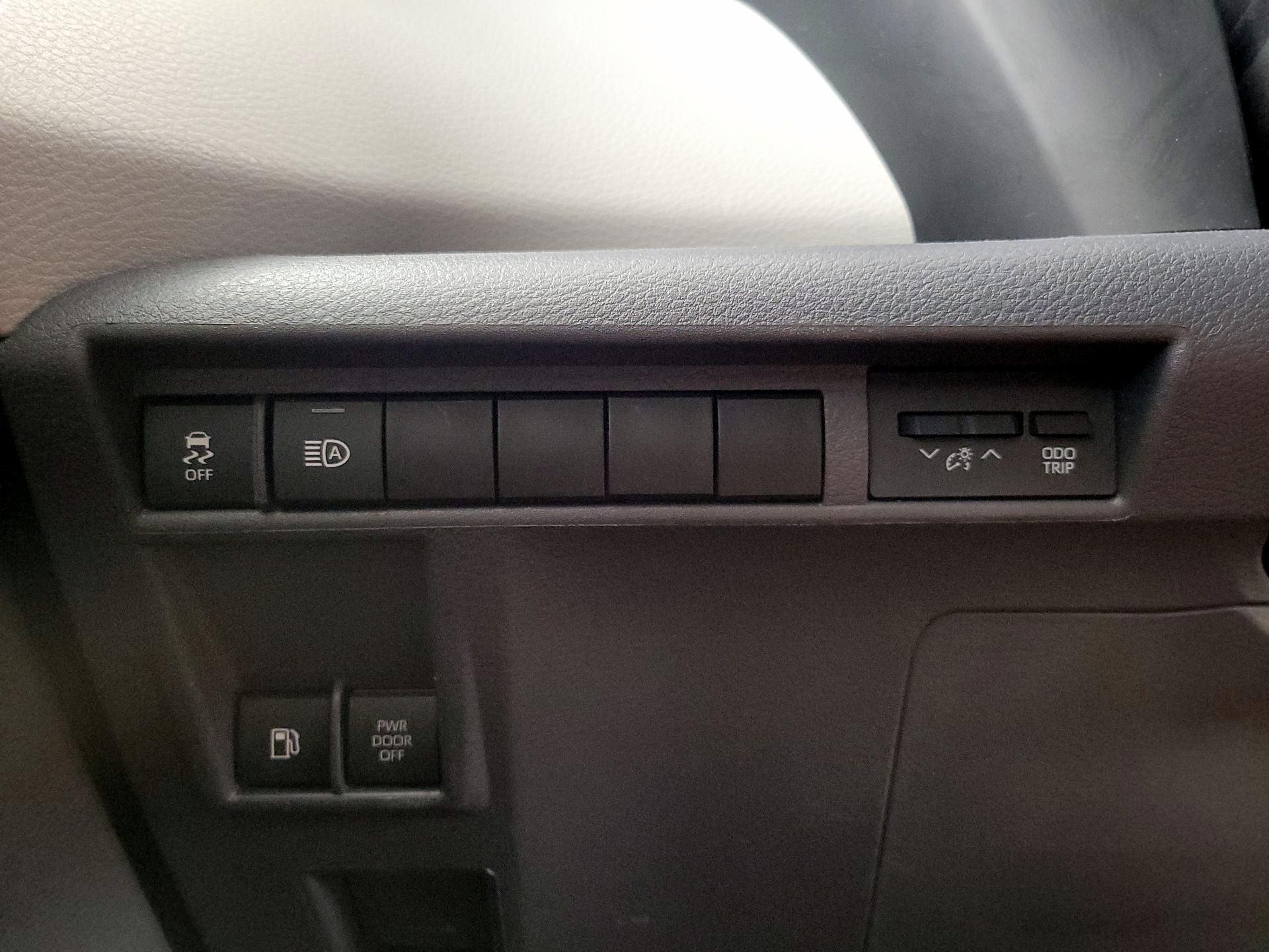 Thumbnail: 2022 Toyota Sienna - 13