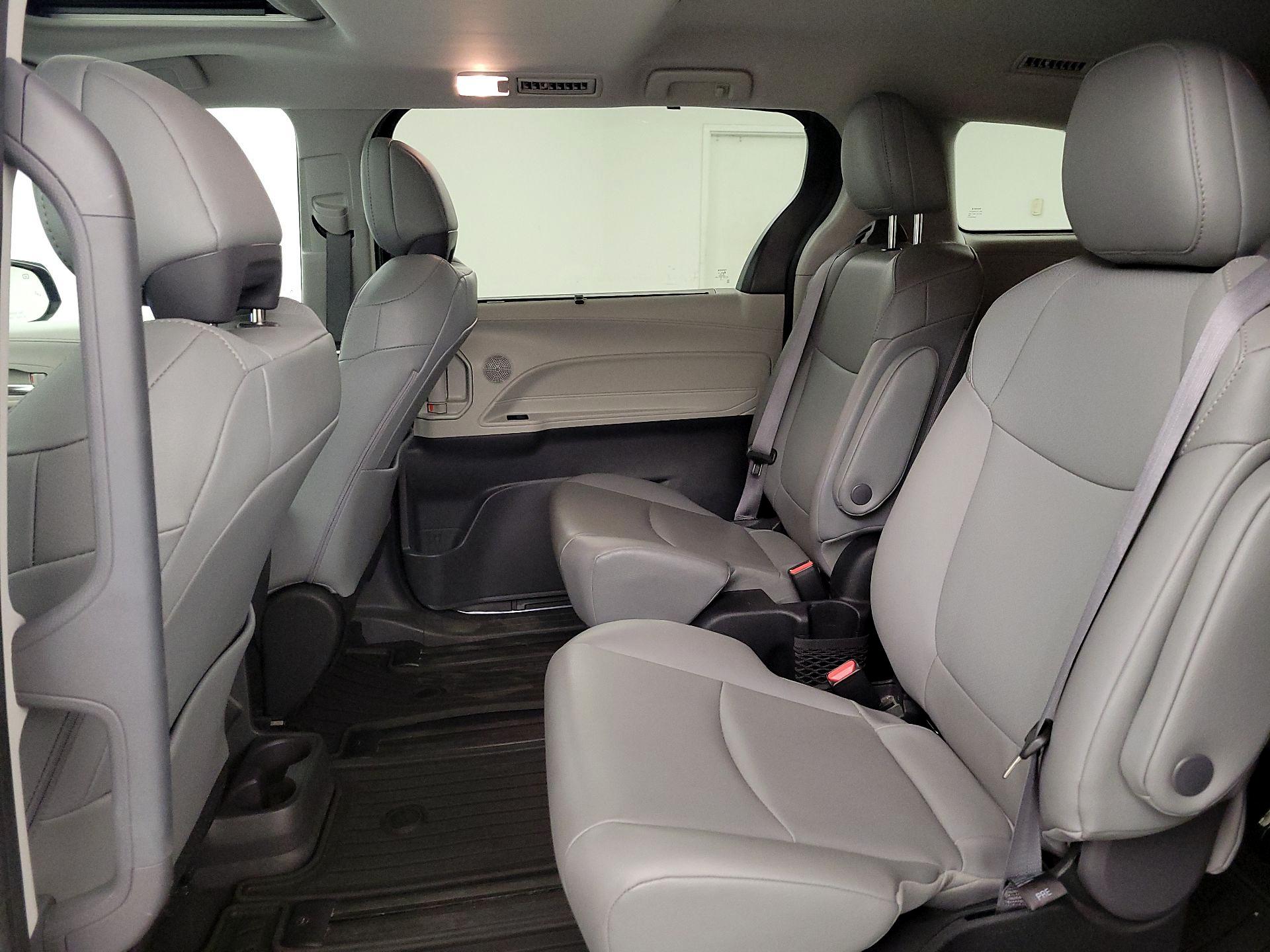 Thumbnail: 2022 Toyota Sienna - 19