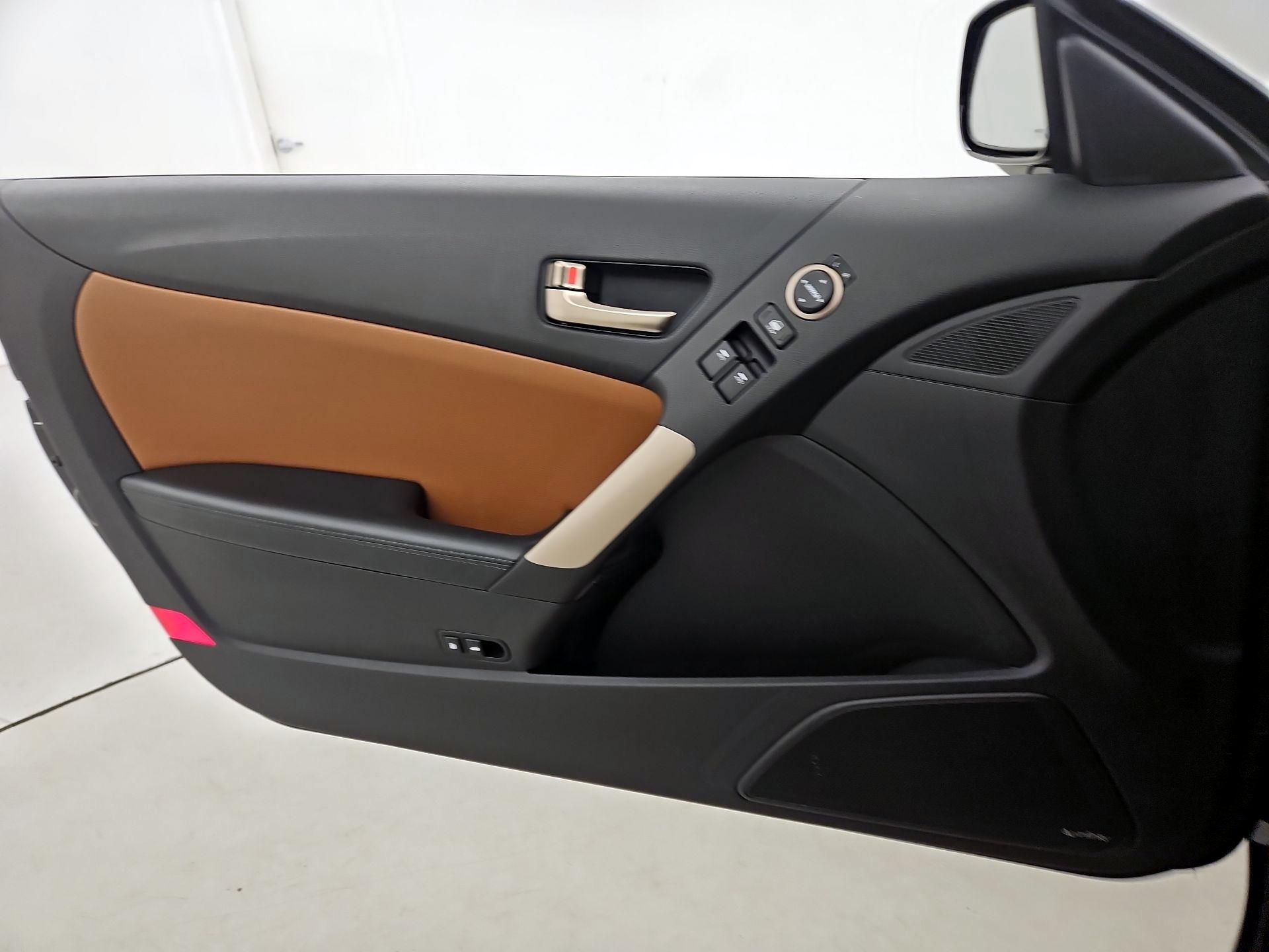 Thumbnail: 2013 Hyundai Genesis - 12