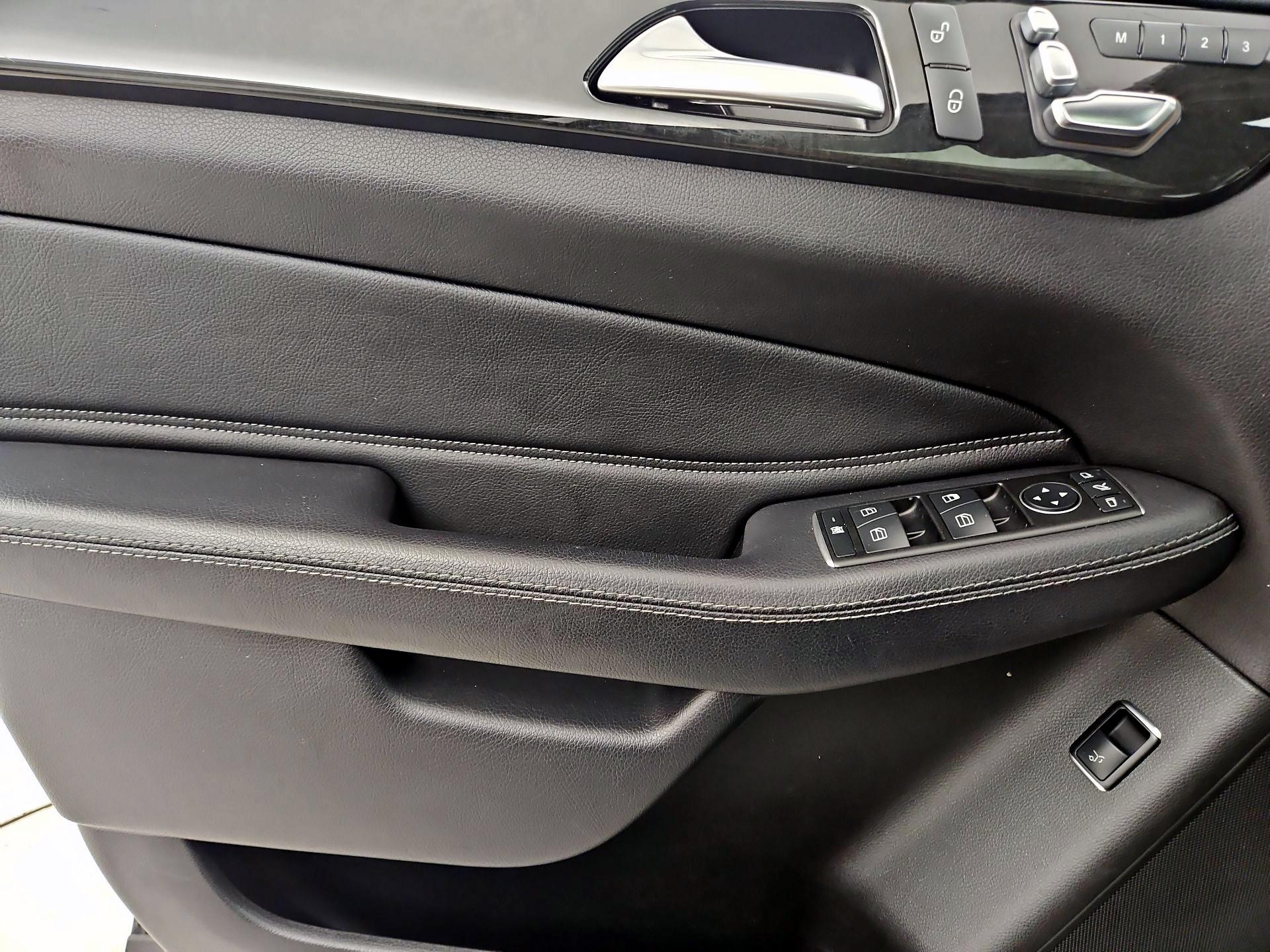 Thumbnail: 2016 Mercedes-Benz GLE - 12