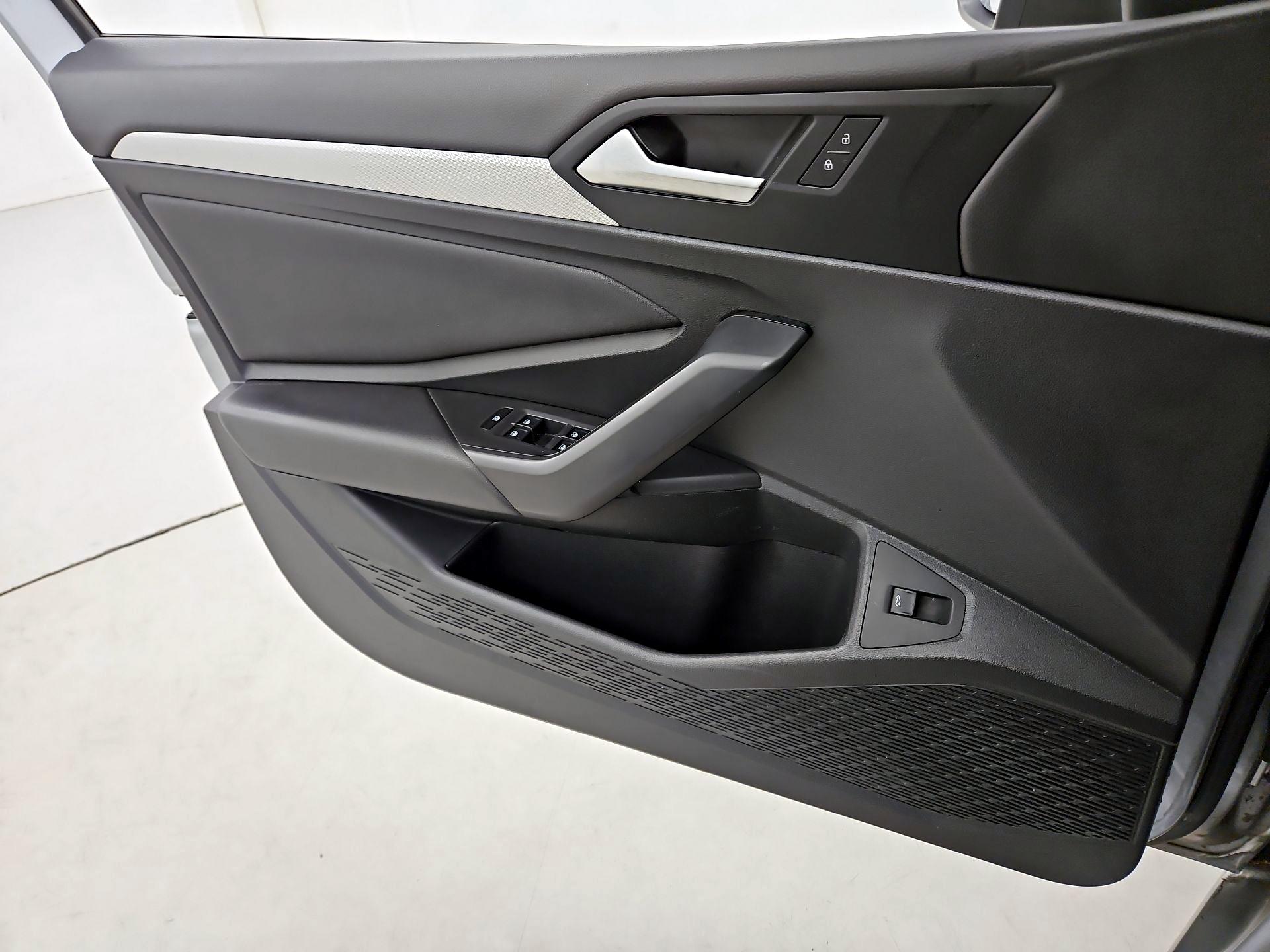 Thumbnail: 2019 Volkswagen Jetta - 12