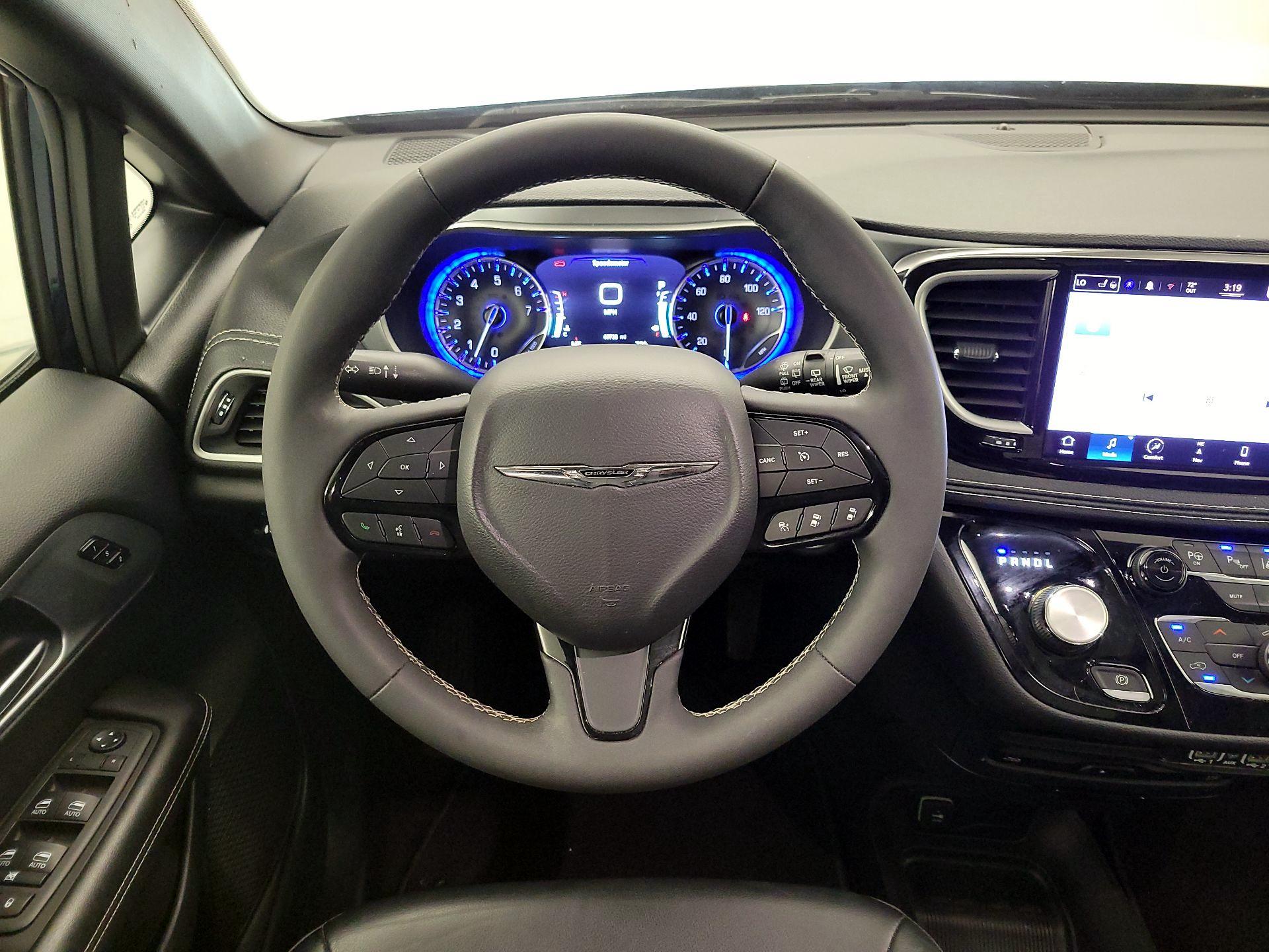 Thumbnail: 2022 Chrysler Pacifica - 10