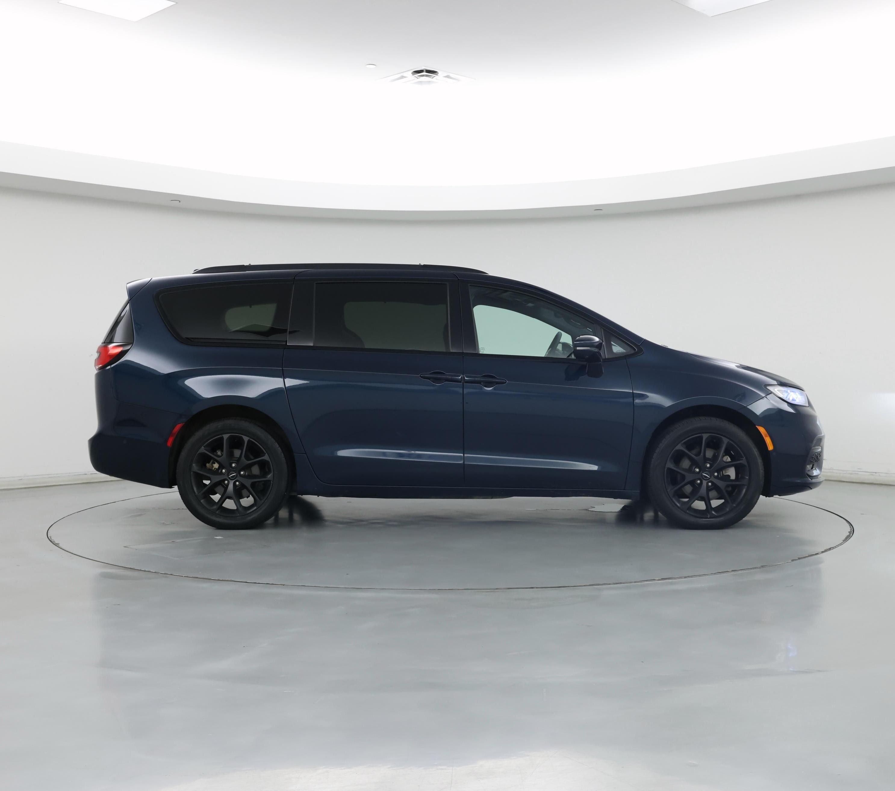 Thumbnail: 2022 Chrysler Pacifica - 7