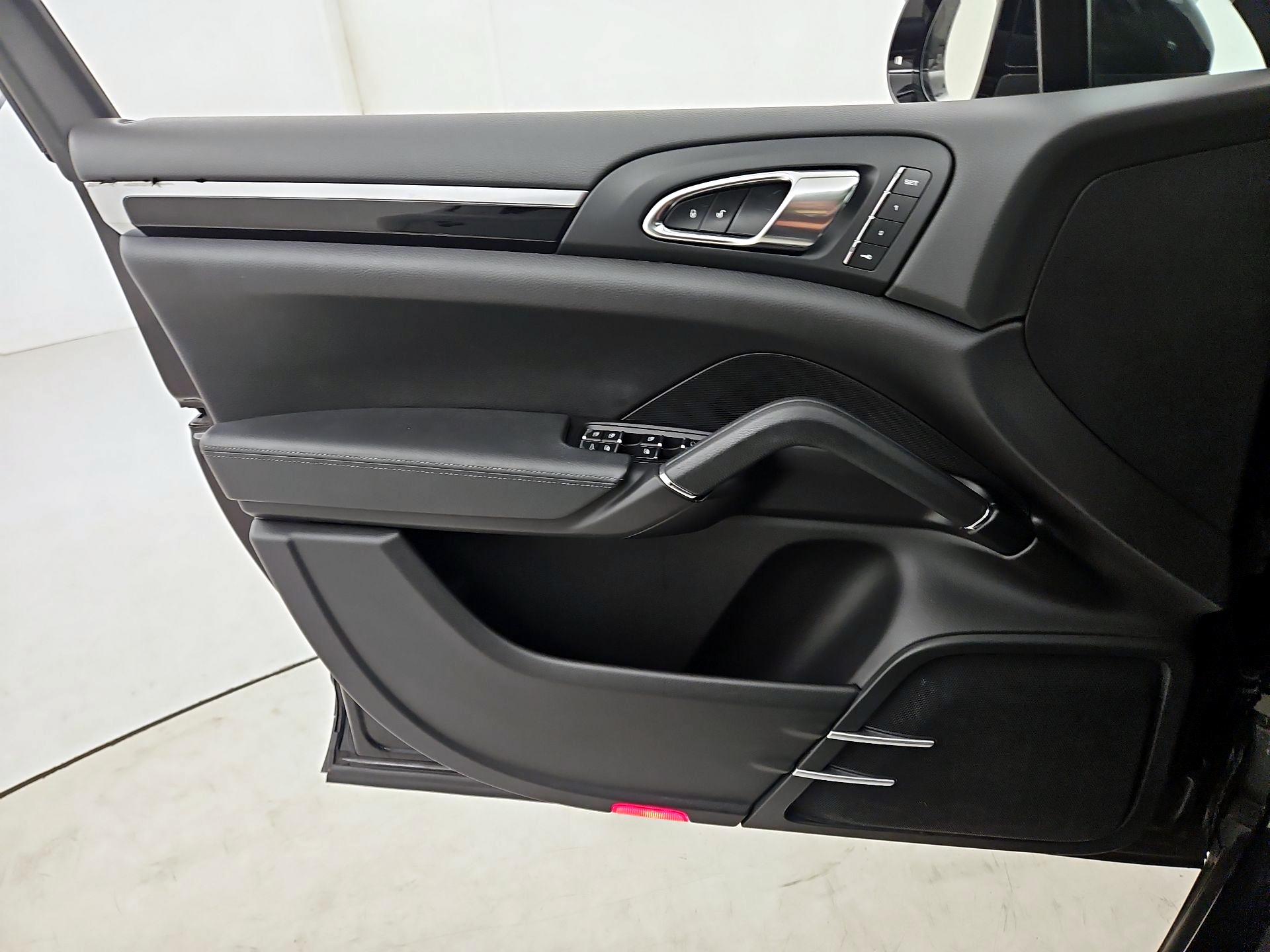 Thumbnail: 2016 Porsche Cayenne - 12
