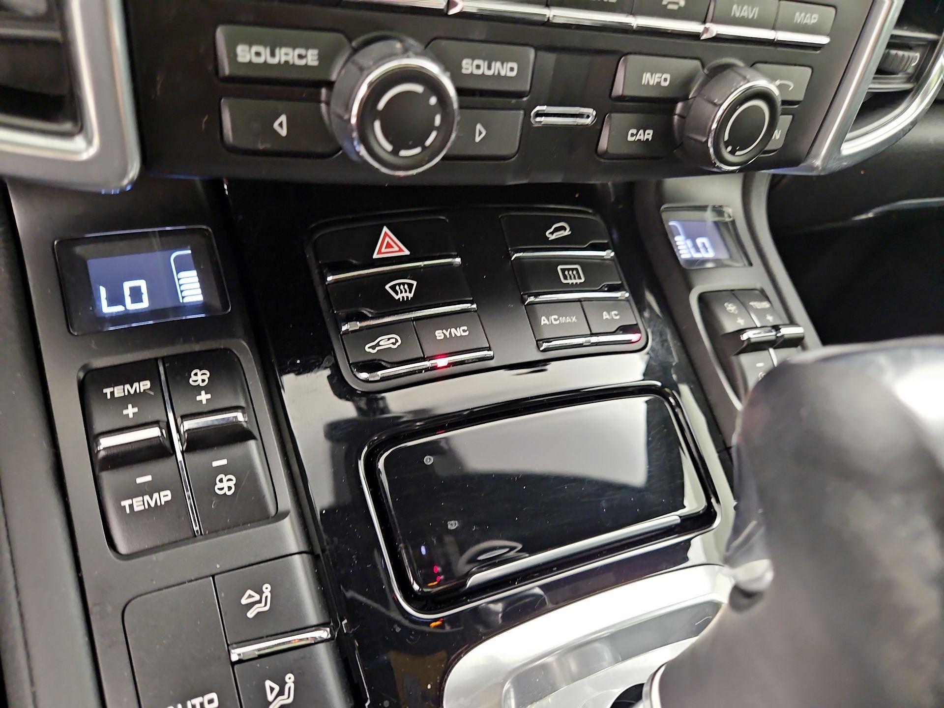 Thumbnail: 2016 Porsche Cayenne - 17