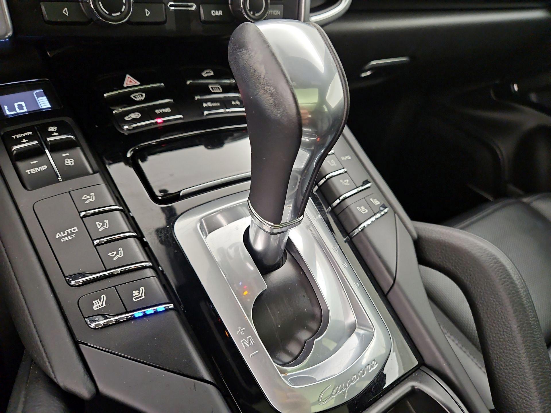 Thumbnail: 2016 Porsche Cayenne - 18