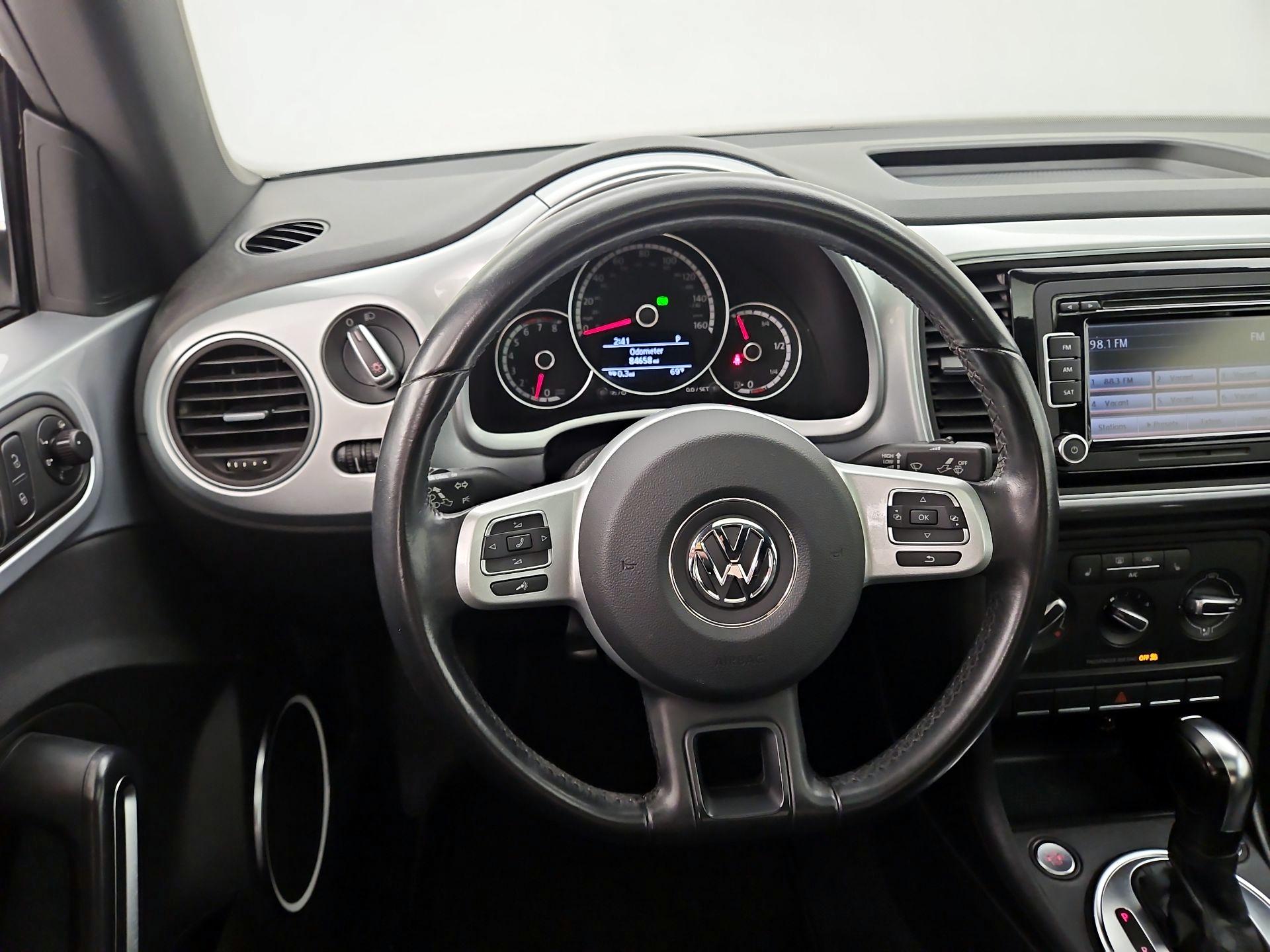 Thumbnail: 2014 Volkswagen Beetle - 10