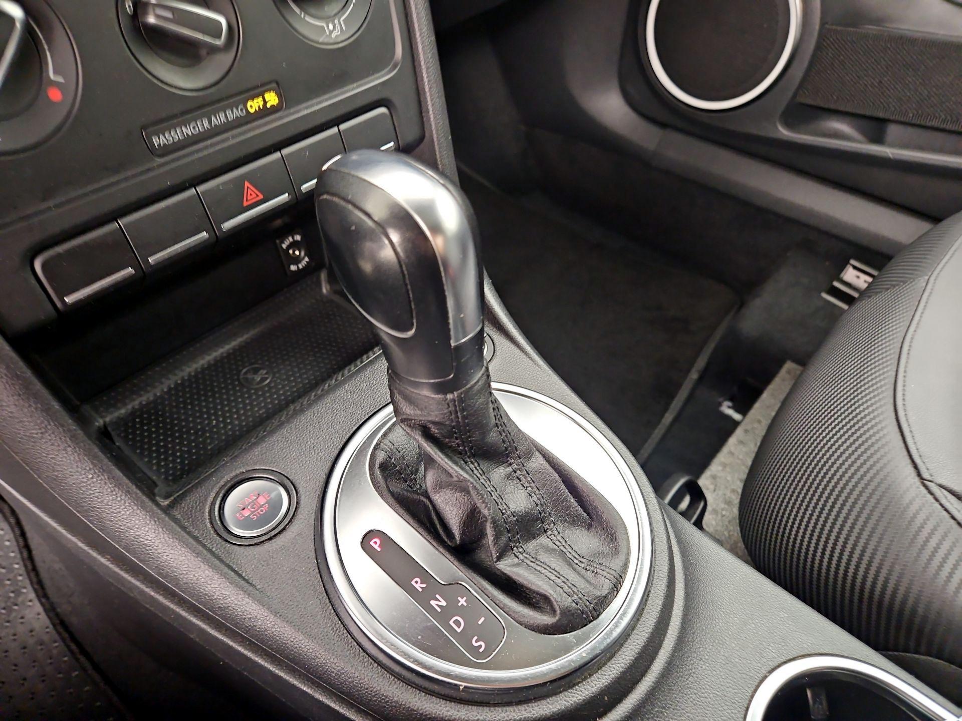 Thumbnail: 2014 Volkswagen Beetle - 16