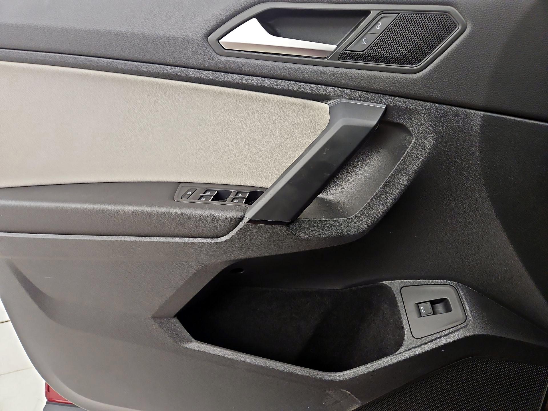 Thumbnail: 2019 Volkswagen Tiguan - 12