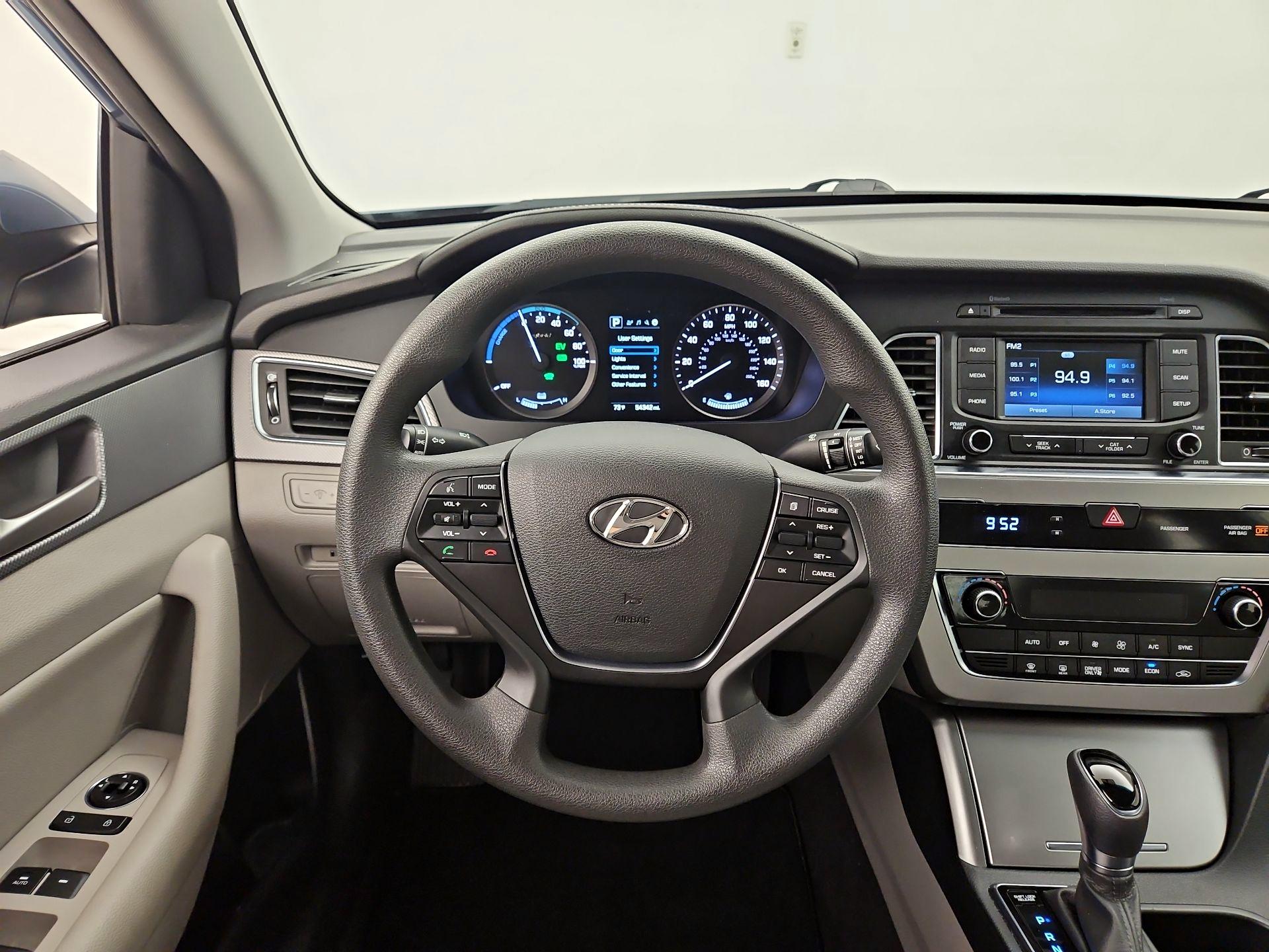 Thumbnail: 2016 Hyundai Sonata - 10
