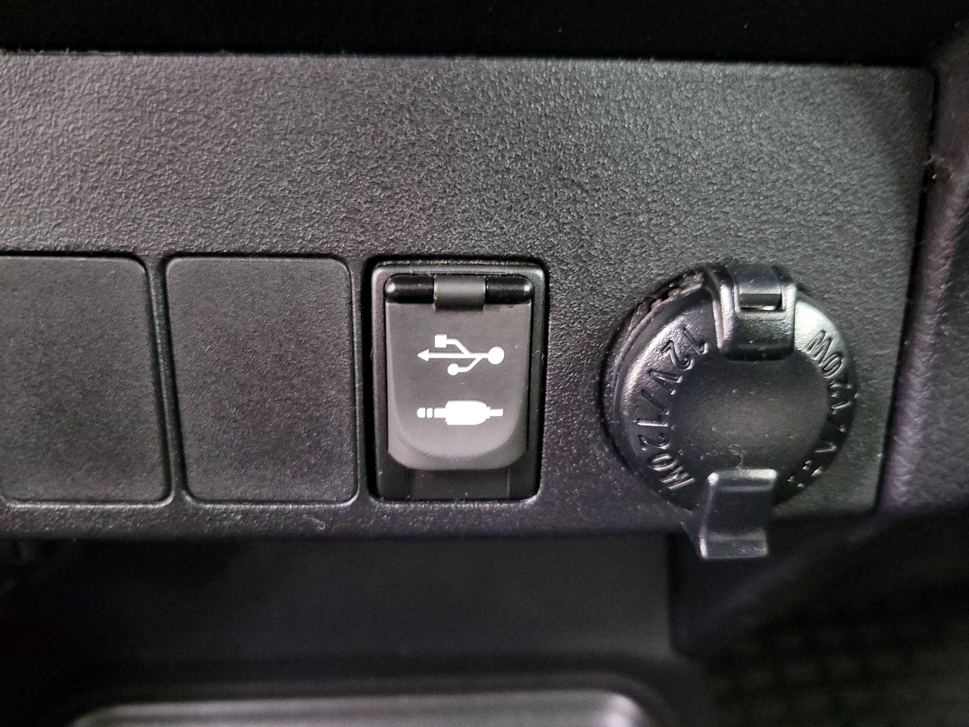 Thumbnail: 2015 Toyota RAV4 - 18