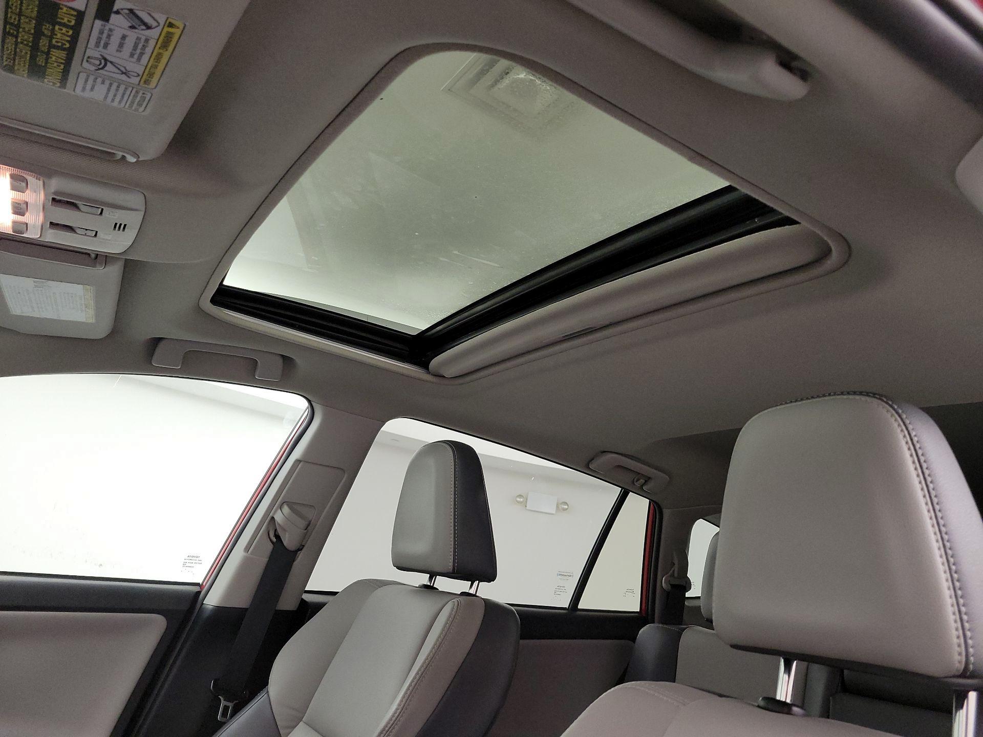 Thumbnail: 2015 Toyota RAV4 - 19