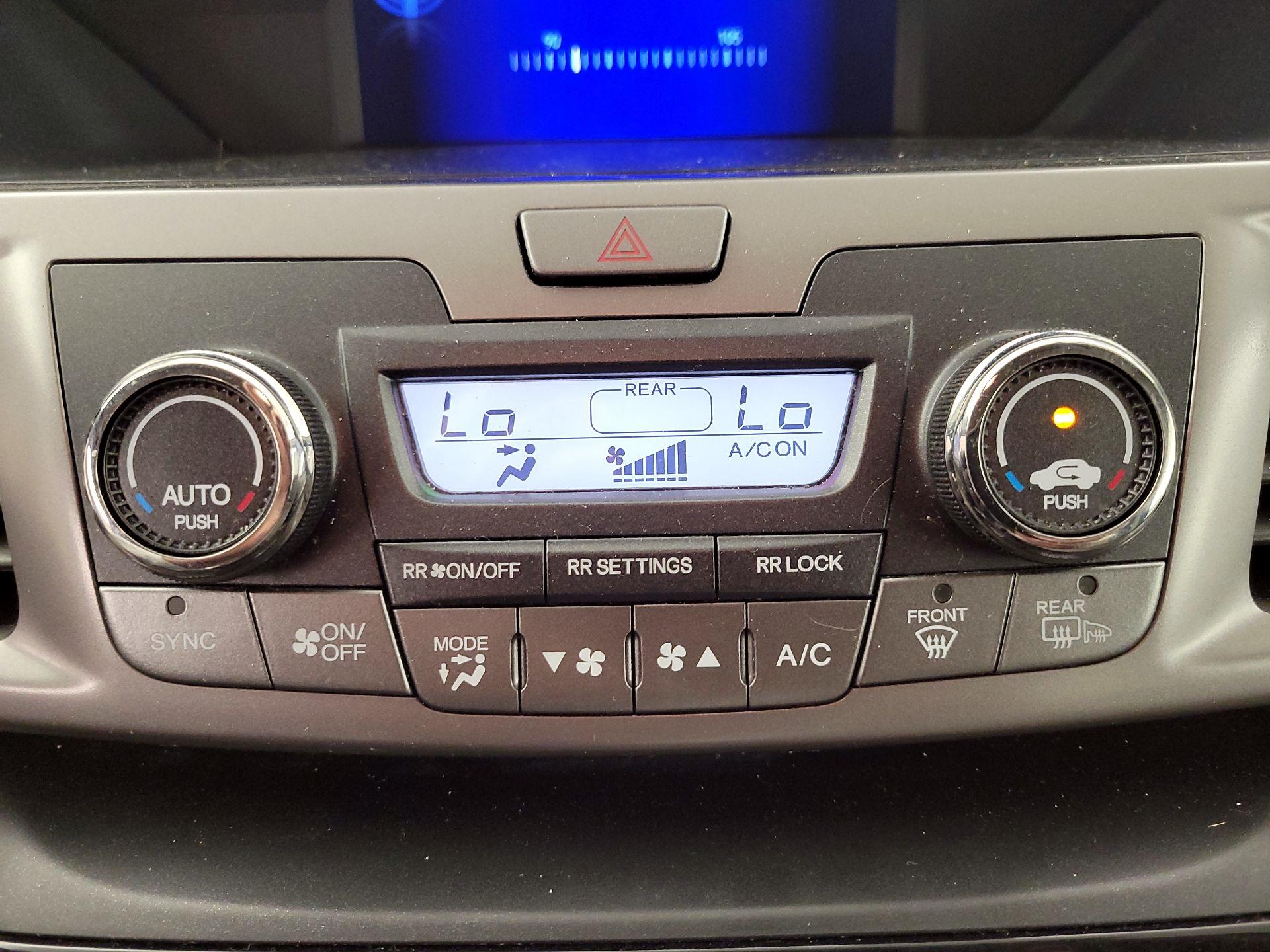 Thumbnail: 2015 Honda Odyssey - 16
